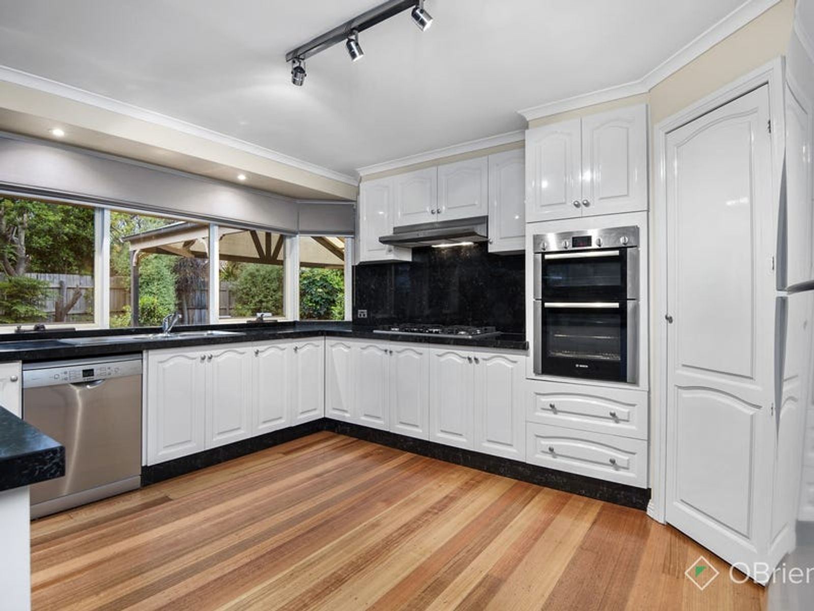 8 Legana Court, Endeavour Hills, VIC 3802, Endeavour Hills - Thumbnail 2