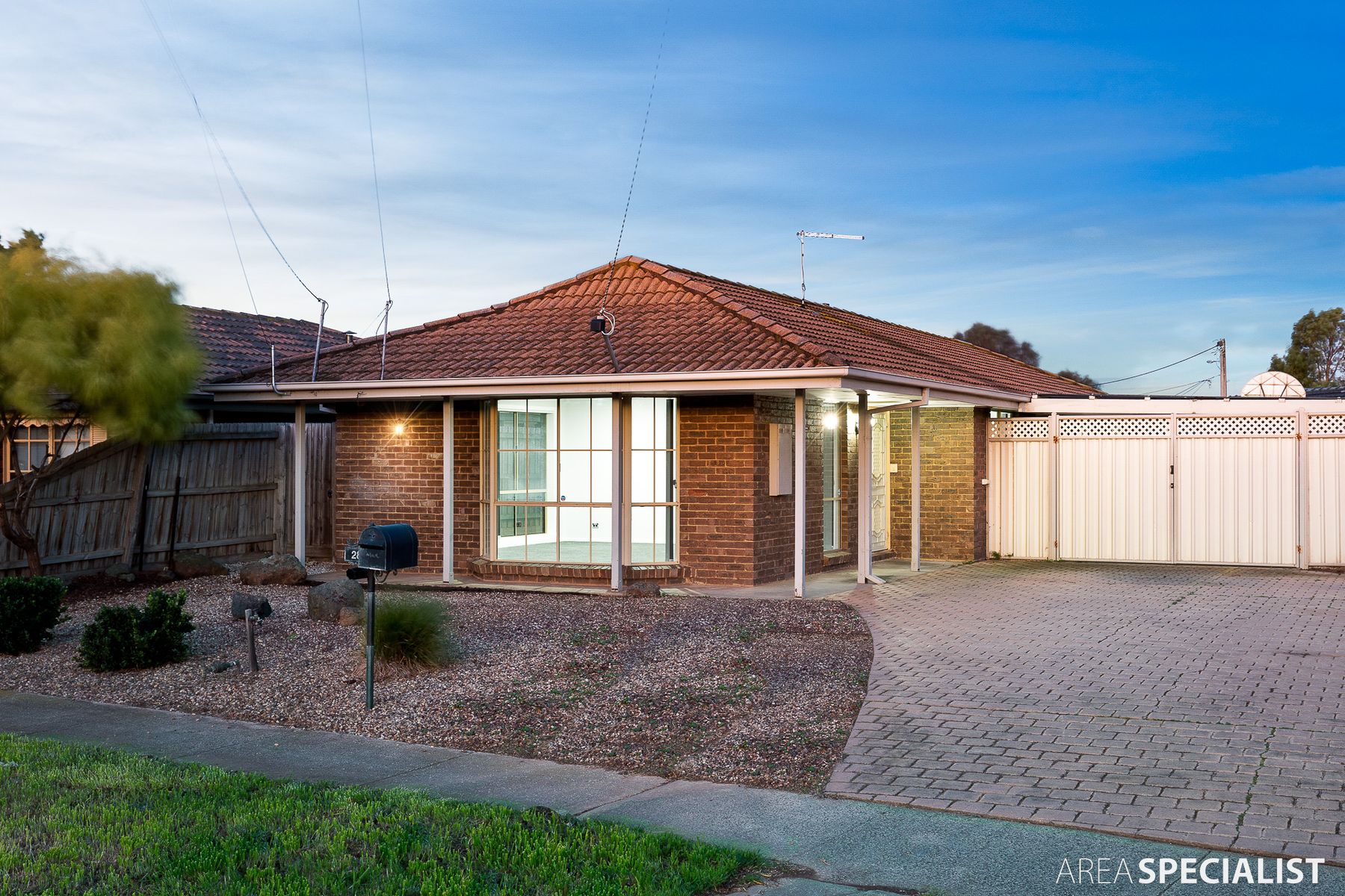 28 Iluka Drive, Werribee, VIC 3030, Werribee - Thumbnail 3