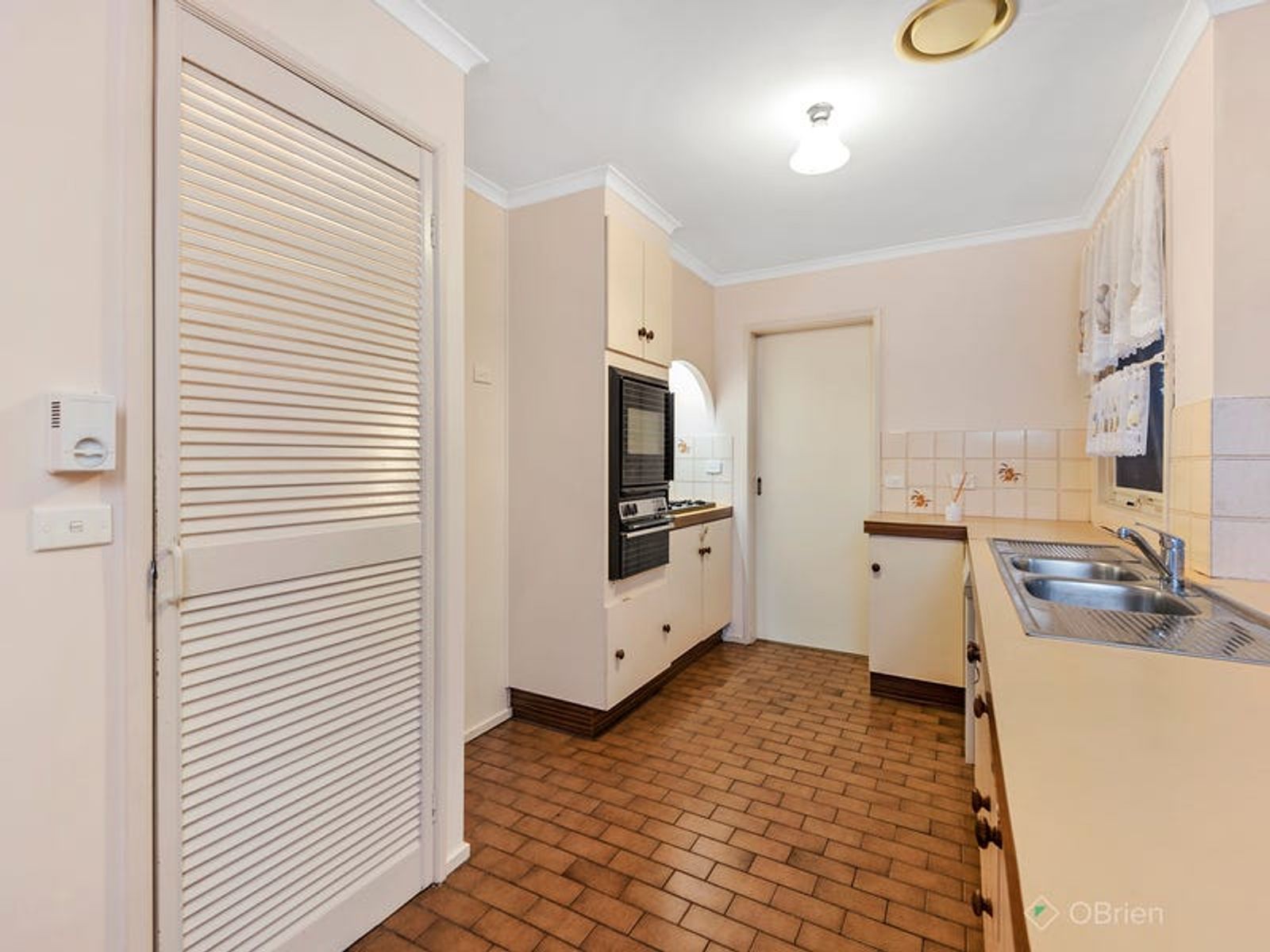 5 Hughes Close, Endeavour Hills, VIC 3802, Endeavour Hills - Thumbnail 3