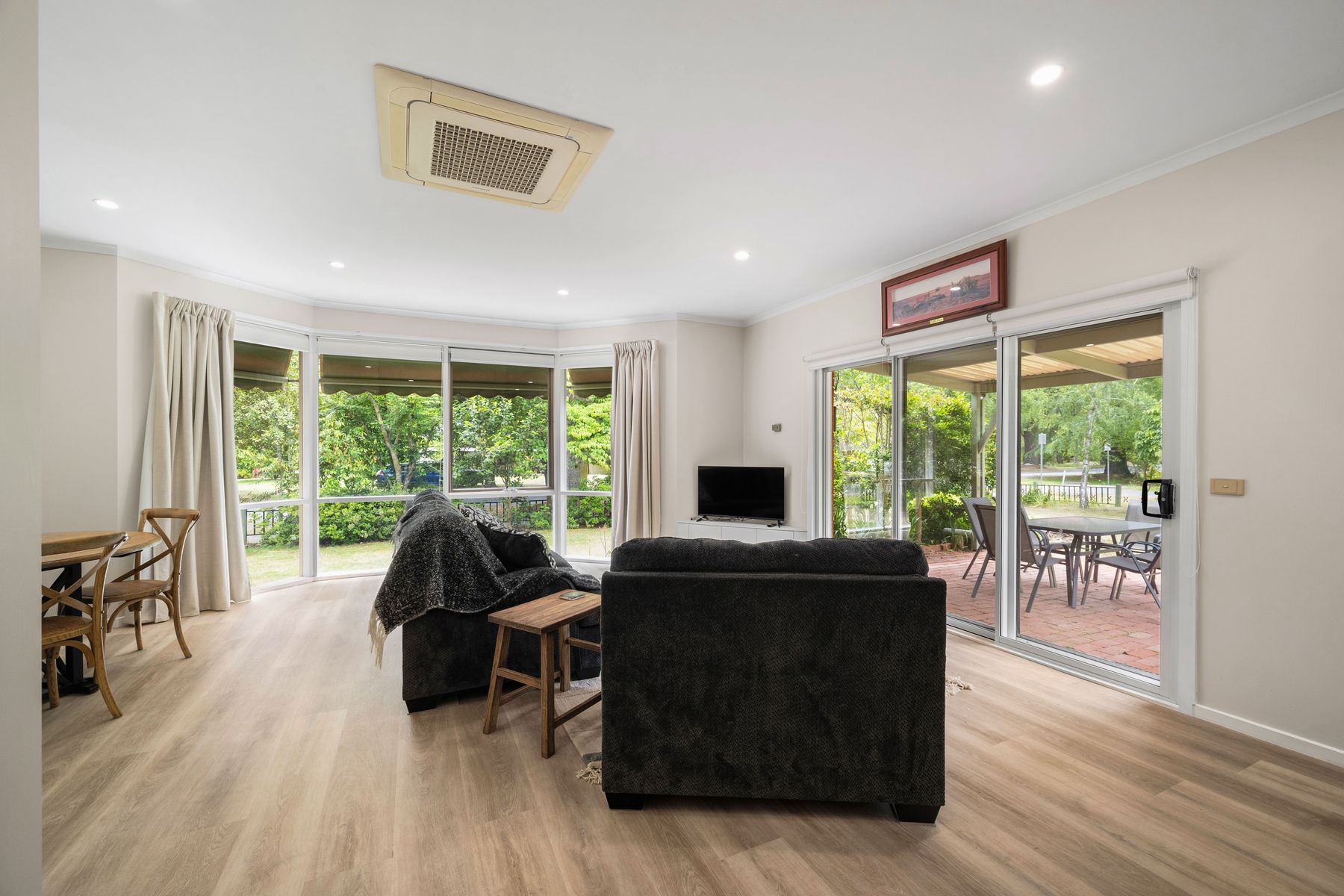 98 Delany Avenue, Bright VIC 3741, Bright - Thumbnail 4