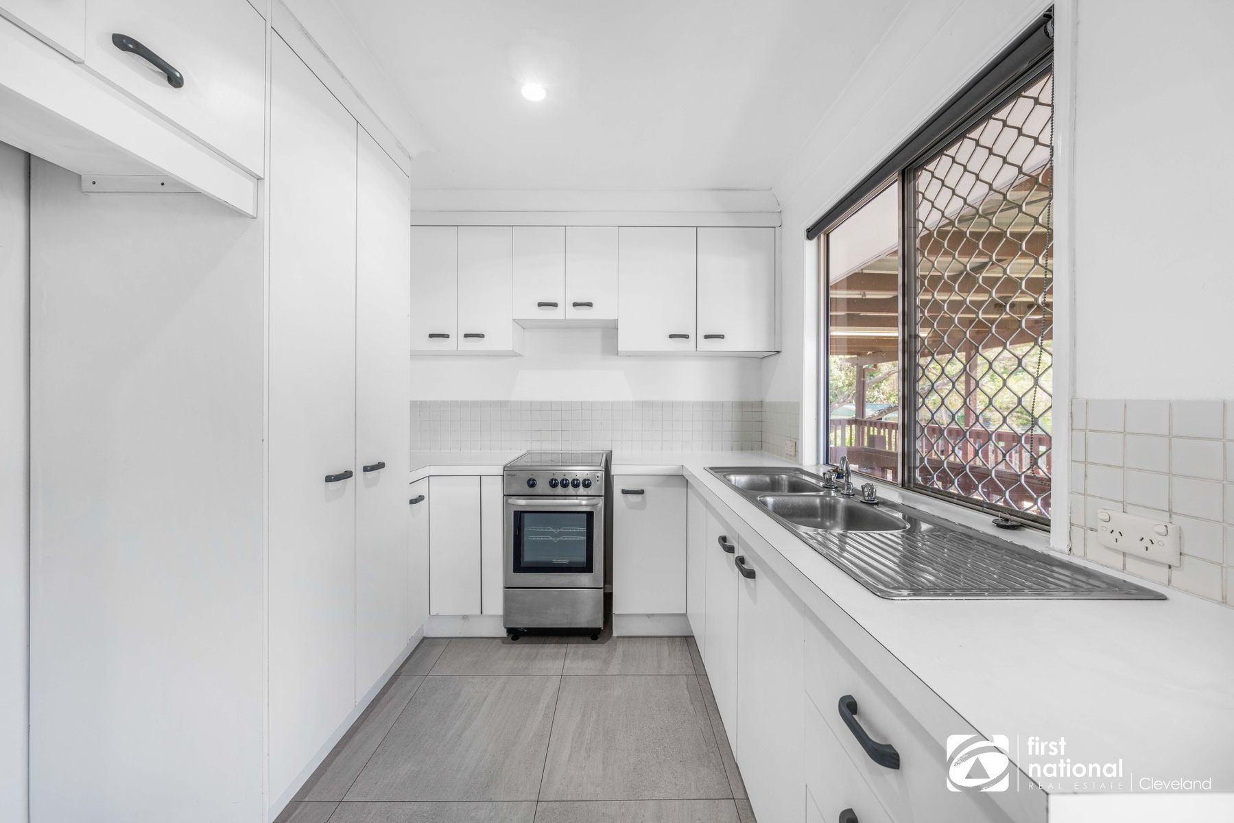 12 Macfarlan Street, Birkdale QLD 4159, Birkdale - Thumbnail 3