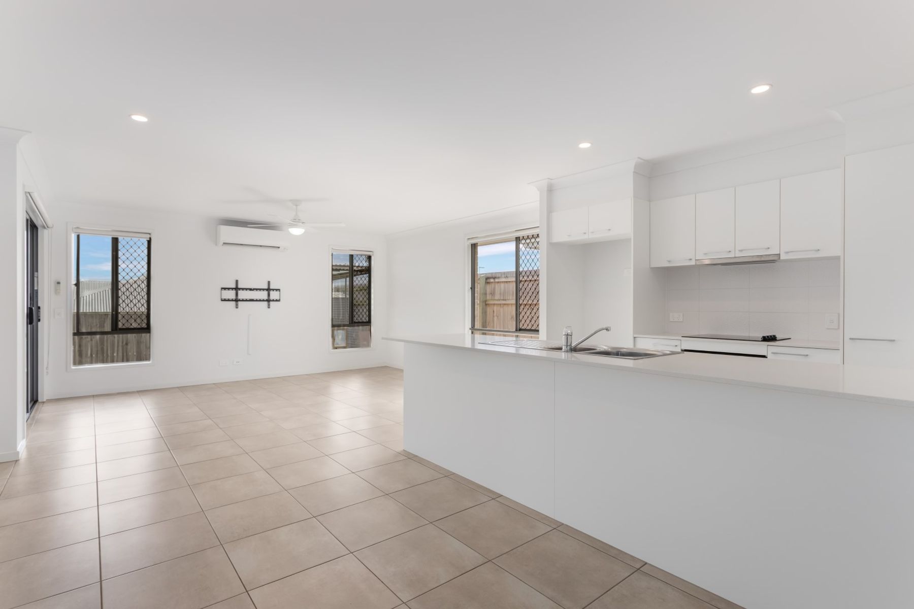 23 White Rock Drive, Redbank Plains QLD 4301, Redbank Plains - Thumbnail 3