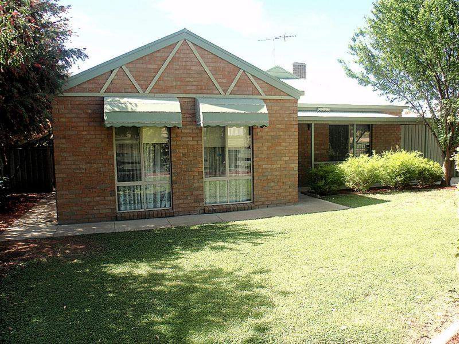 2/11 Chaffey Street, Merbein - Image 1