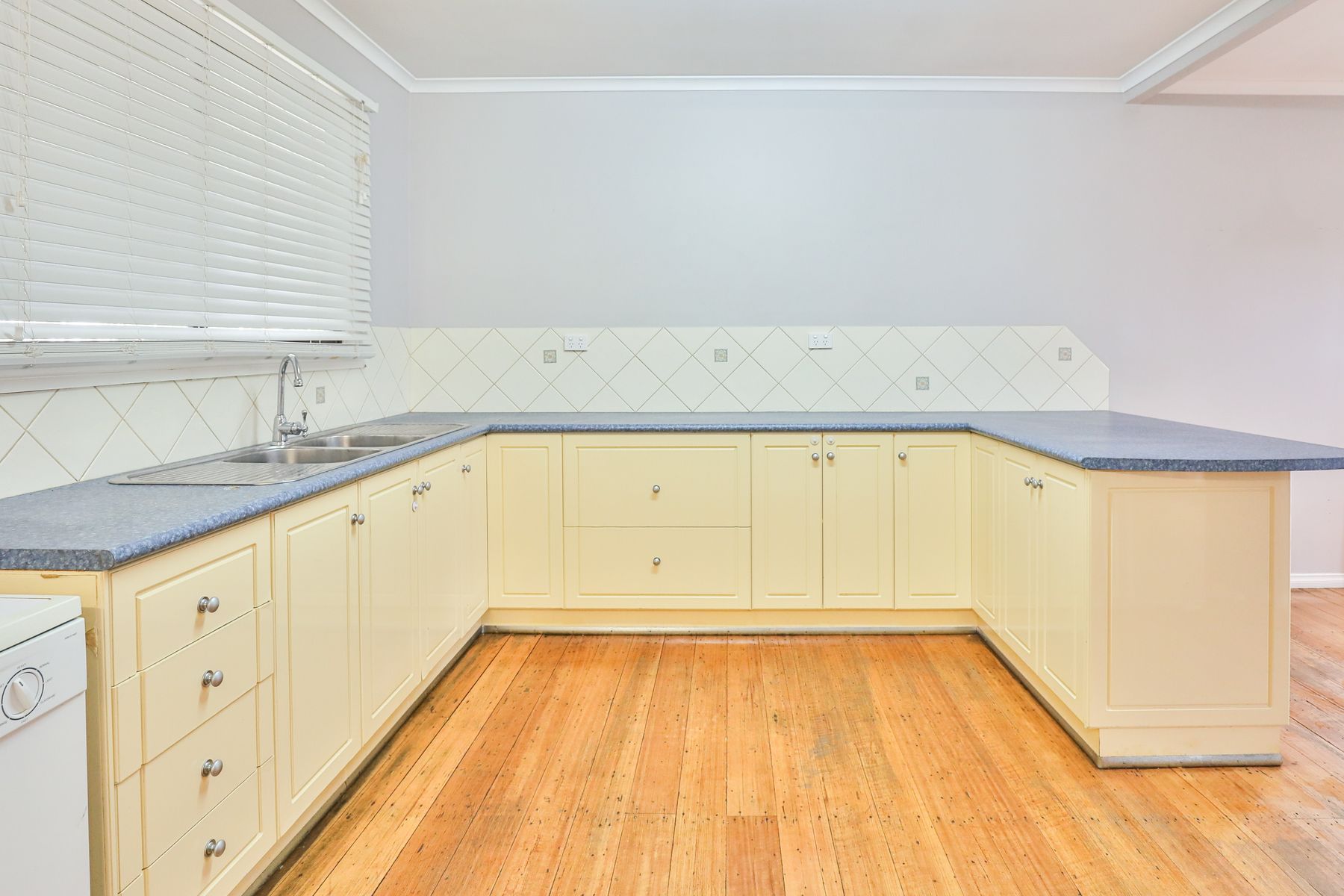 192 Boobook Avenue, Cardross - Thumbnail 7