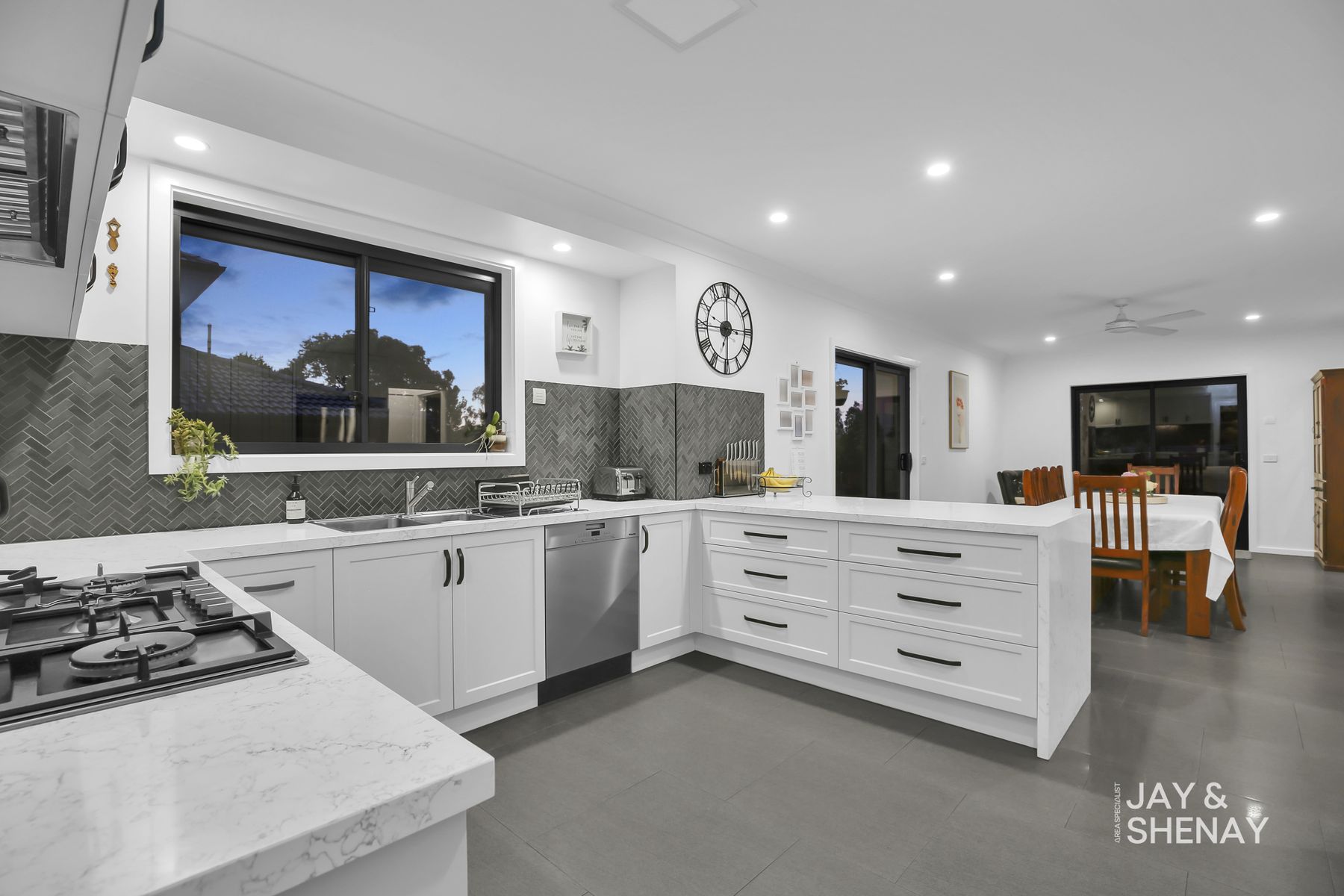 37 Endeavour Crescent, Endeavour Hills, VIC 3802, Endeavour Hills - Thumbnail 5