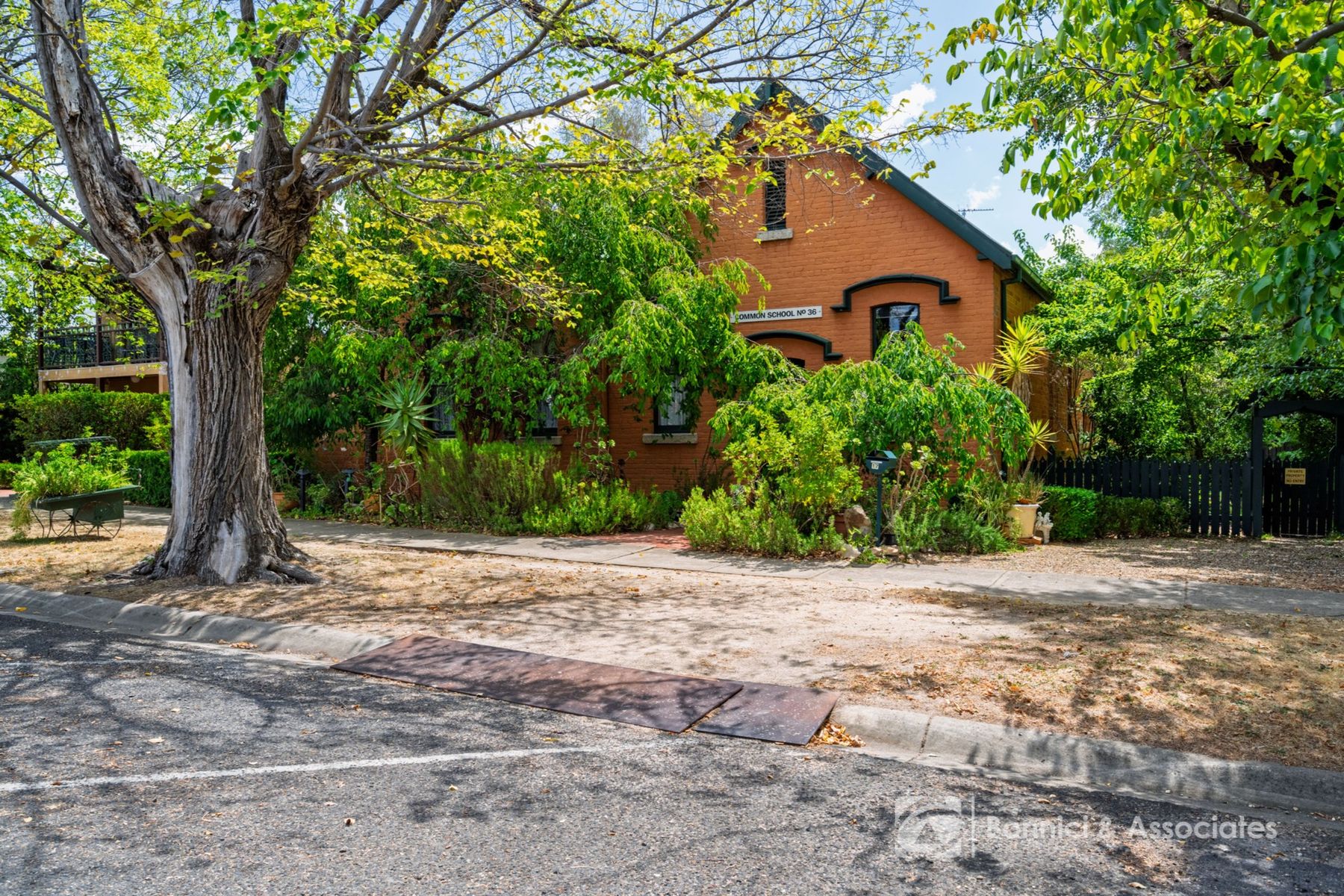 17 Loch Street, Beechworth VIC 3747, Beechworth - Image 1