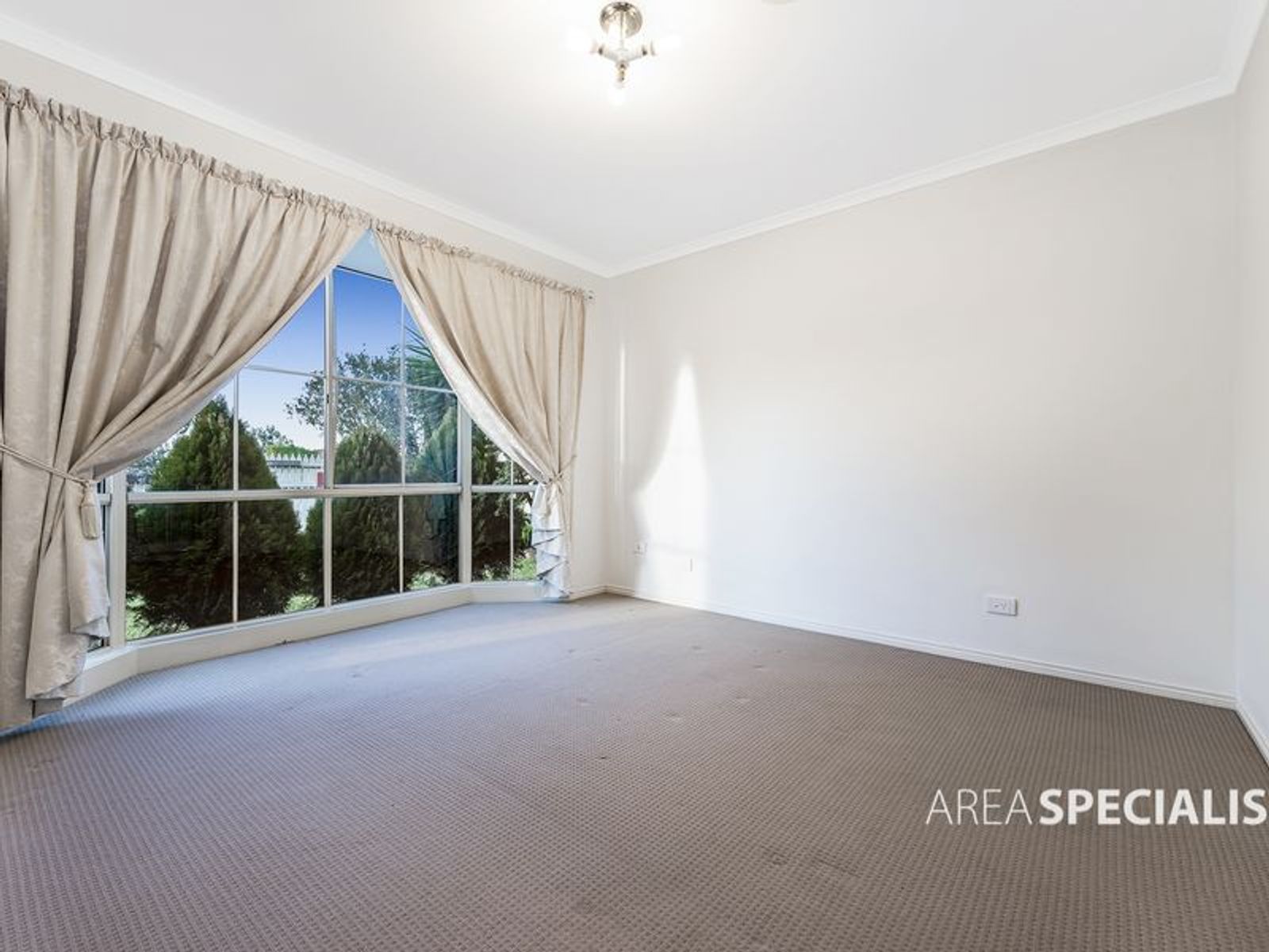 33 CORNWELL CRESCENT, Cranbourne East, VIC 3977, Cranbourne East - Thumbnail 7