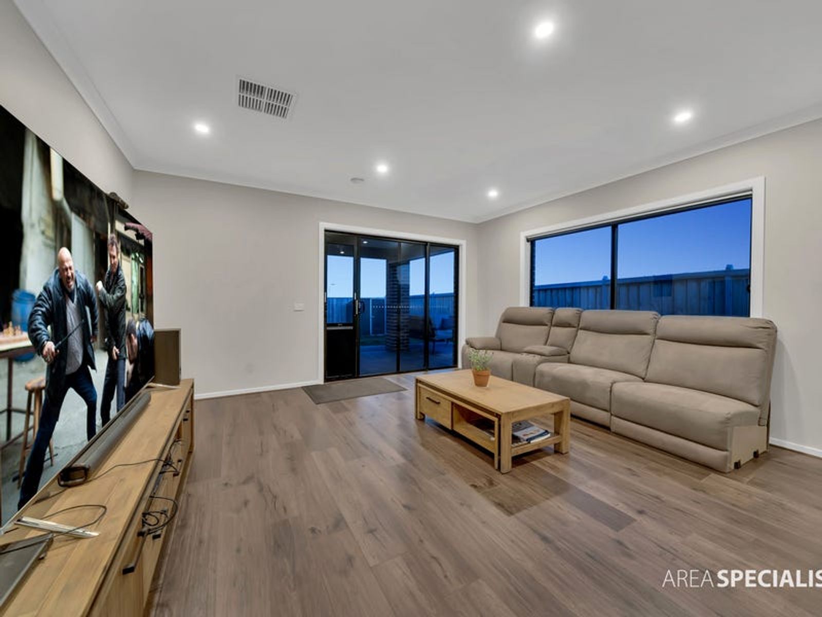 25 Gresall Street, Clyde North, VIC 3978, Clyde North - Thumbnail 5