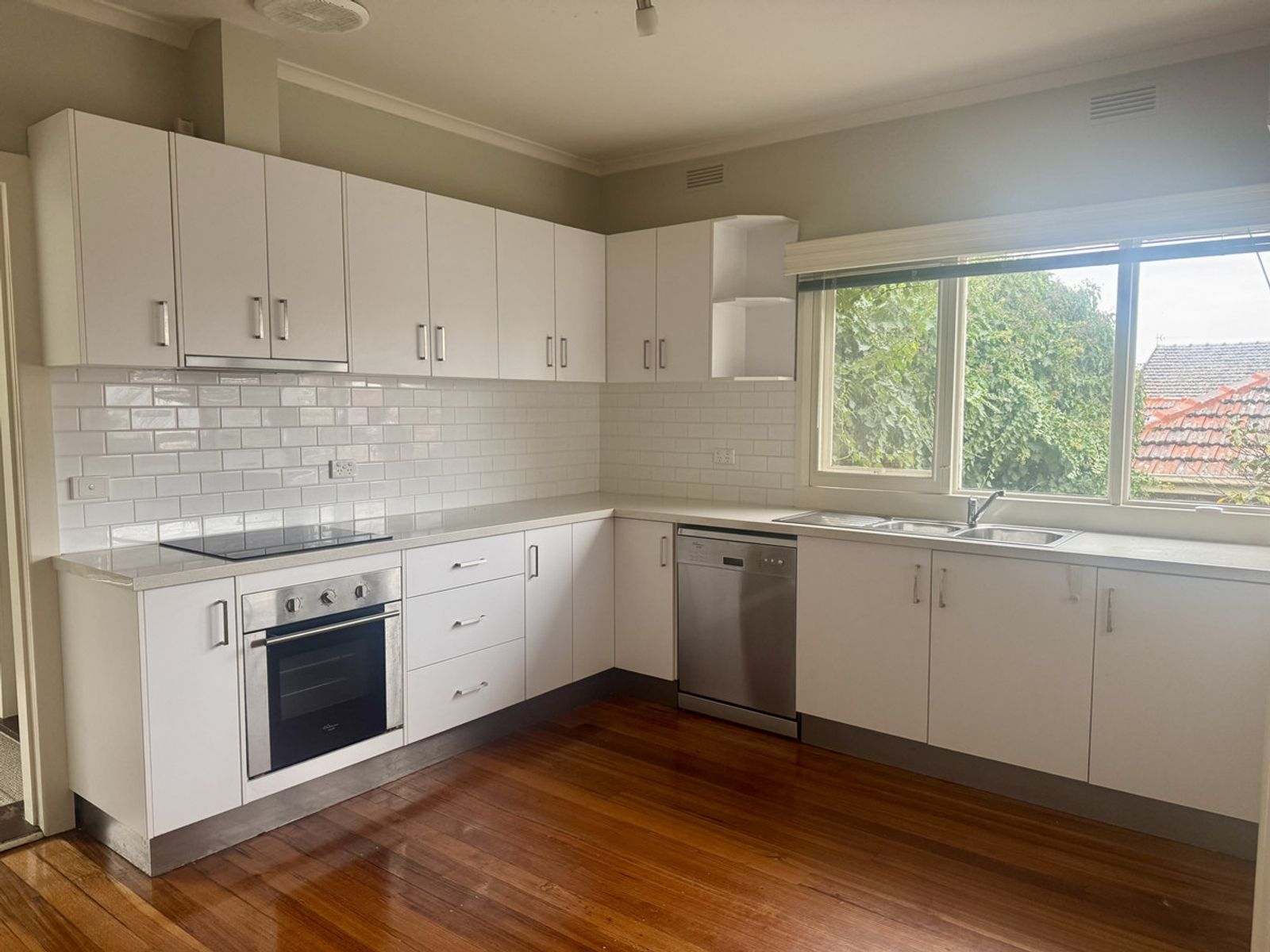 24 Henry Street, Traralgon VIC 3844, Traralgon - Thumbnail 2