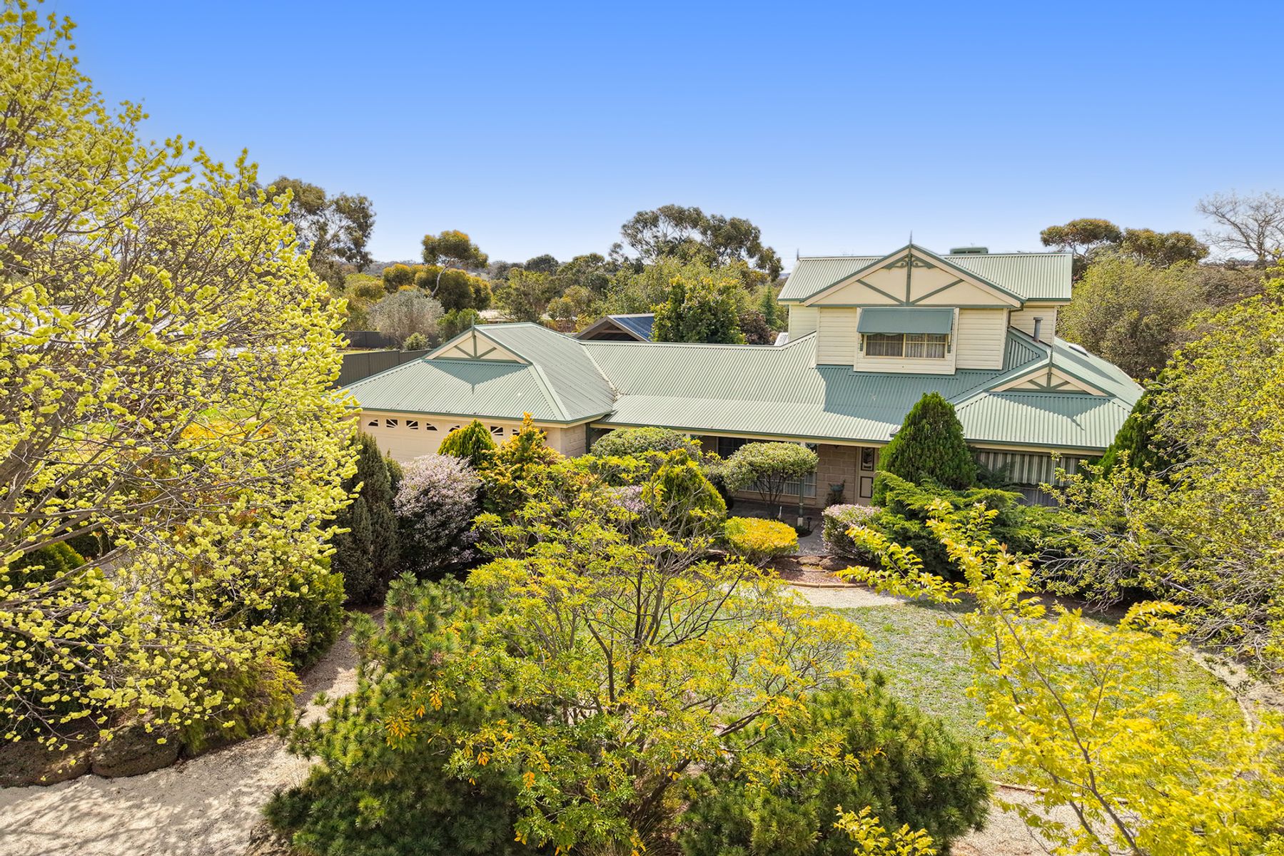 11 Cairns Drive, Darley VIC 3340, Darley - Thumbnail 2