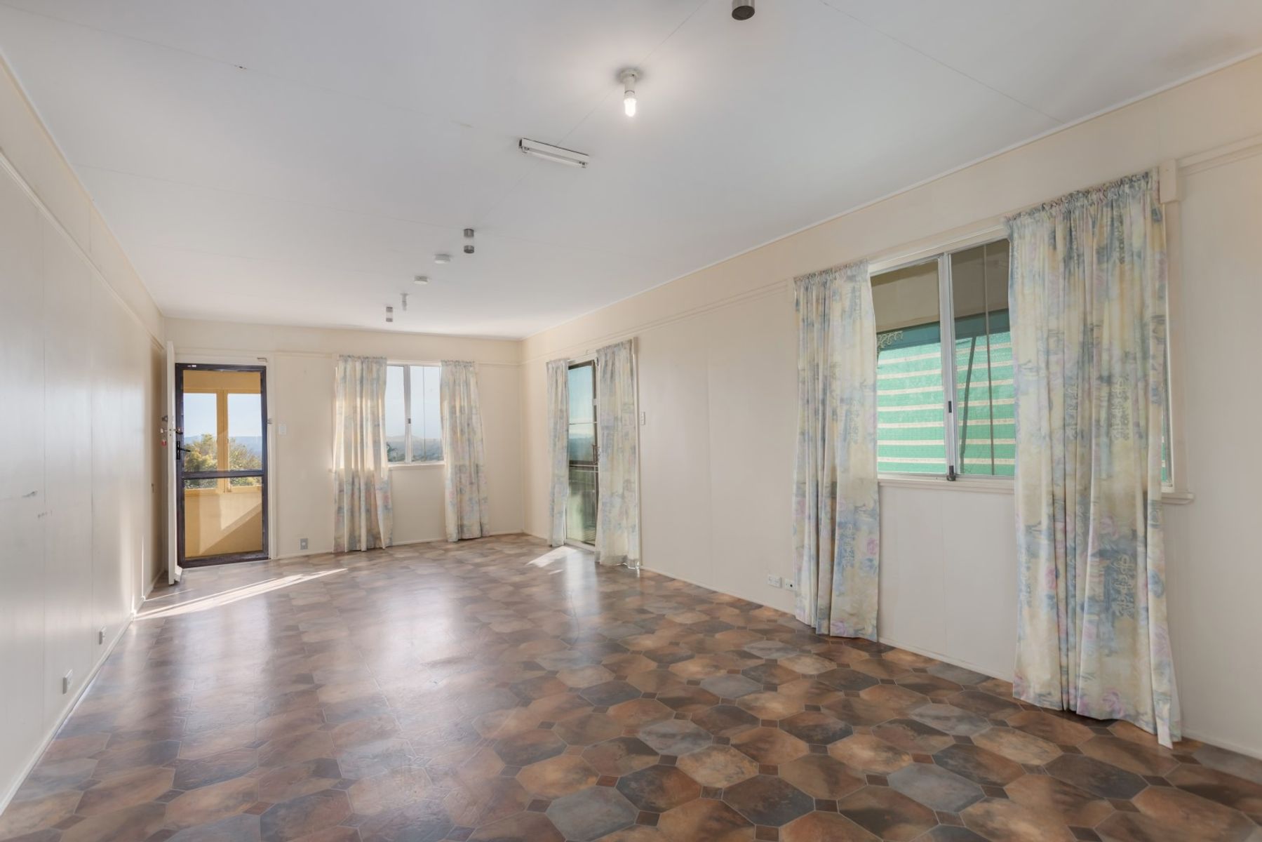 1 Carlyle Street, Riverview QLD 4303, Riverview - Thumbnail 3