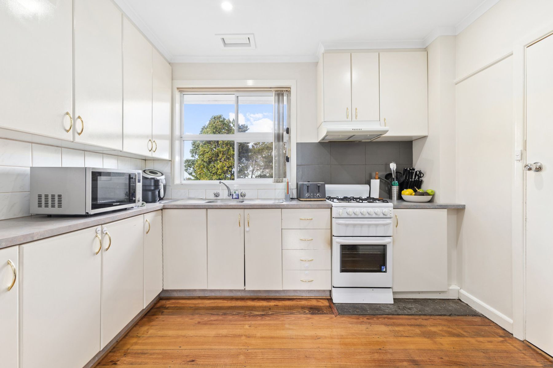 72 Robertson Street, Morwell VIC 3840, Morwell - Thumbnail 4
