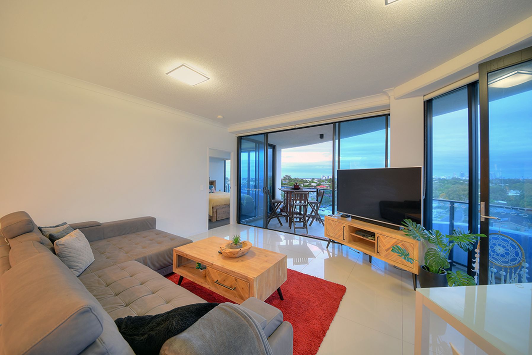 2706 5 Harbour Side Court Biggera Waters  Alessia Tang 14