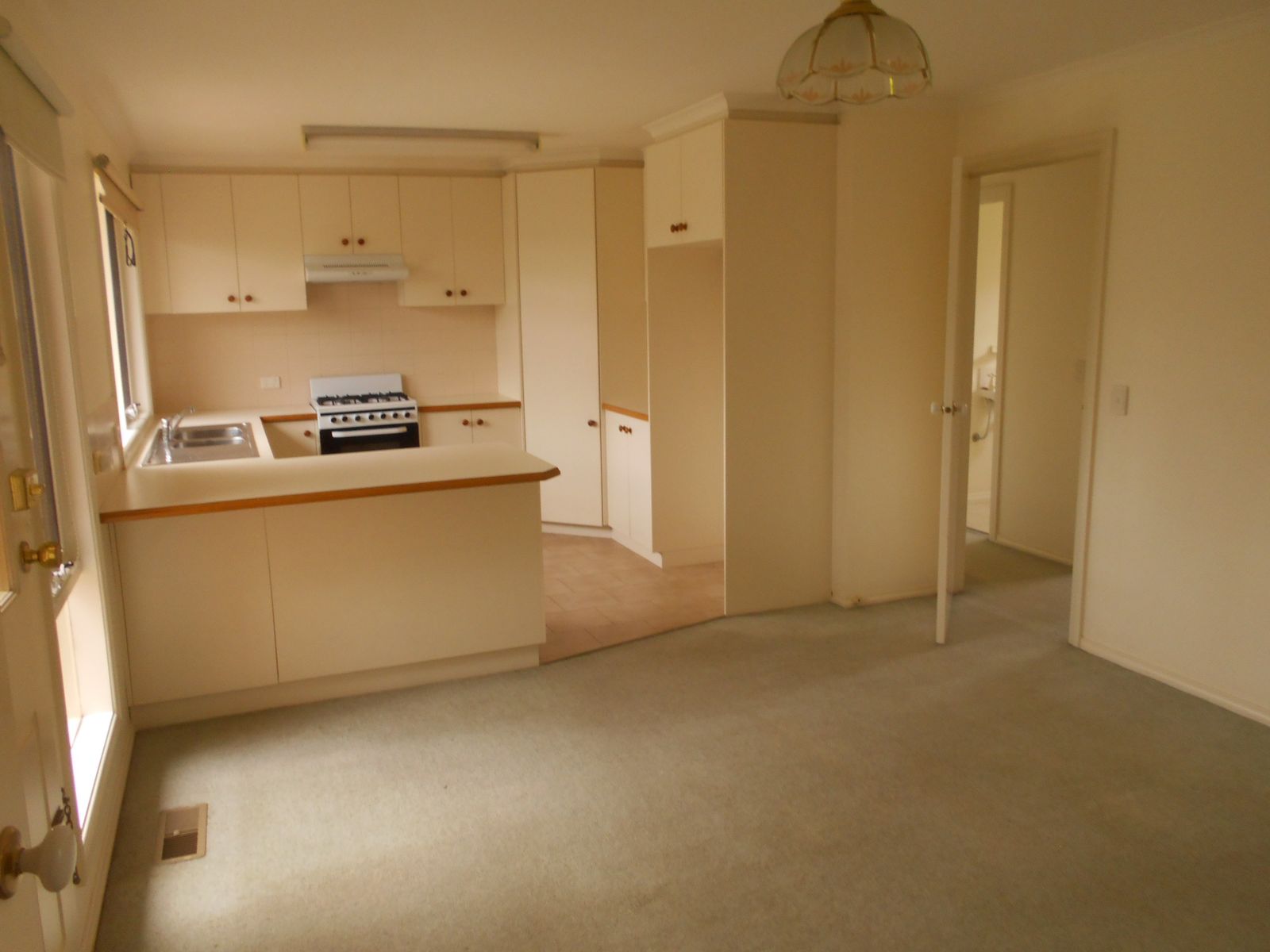10 The Ridge, Knoxfield VIC 3180, Knoxfield - Thumbnail 3