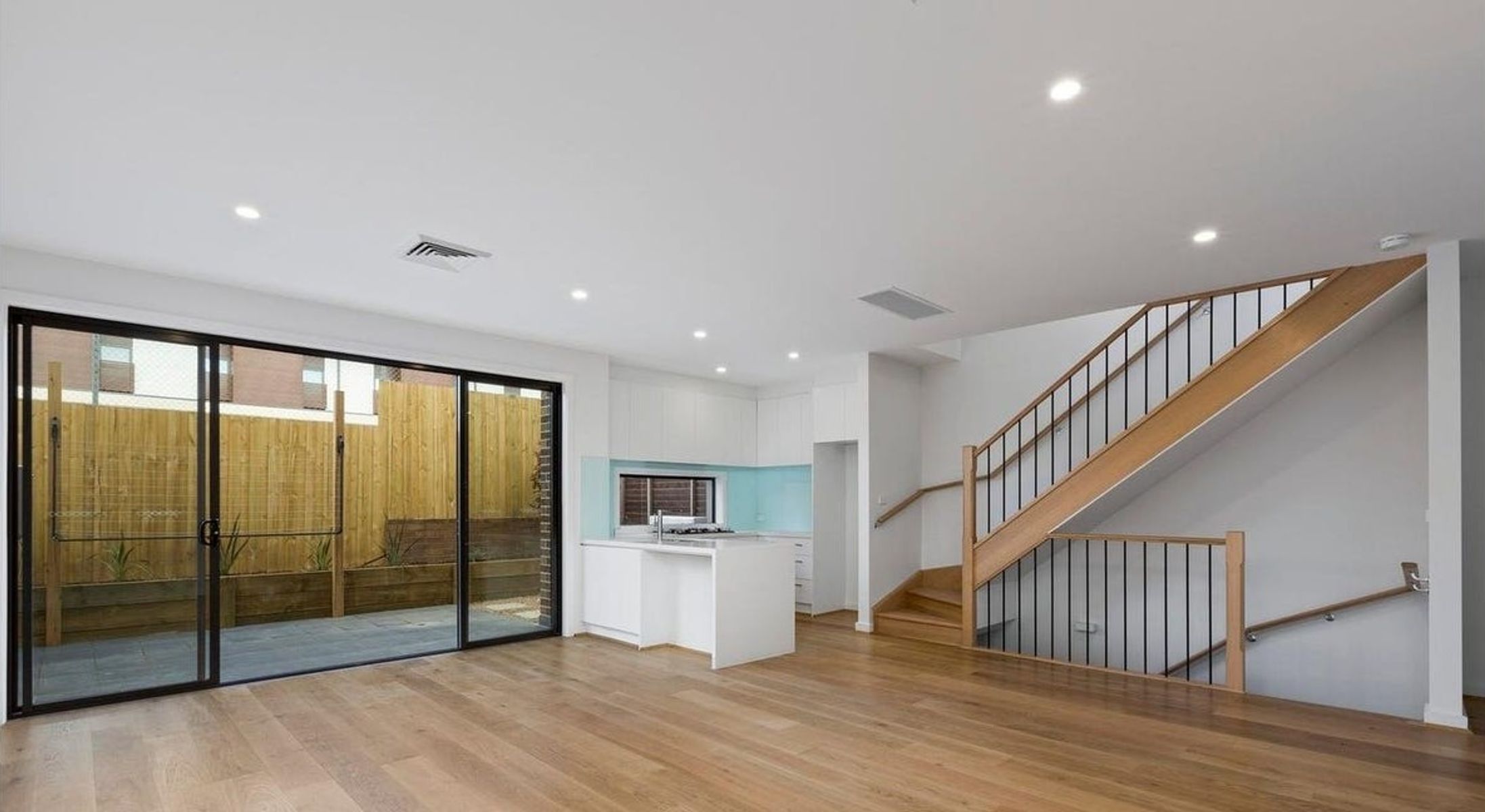 2/1307 Toorak Road, Camberwell - Thumbnail 4