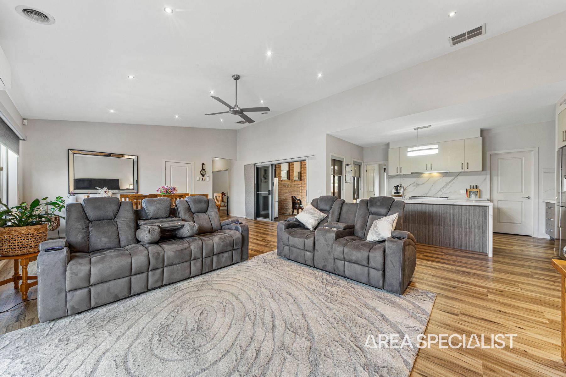 55 Winneke Way, Pakenham, VIC 3810, Pakenham - Thumbnail 4