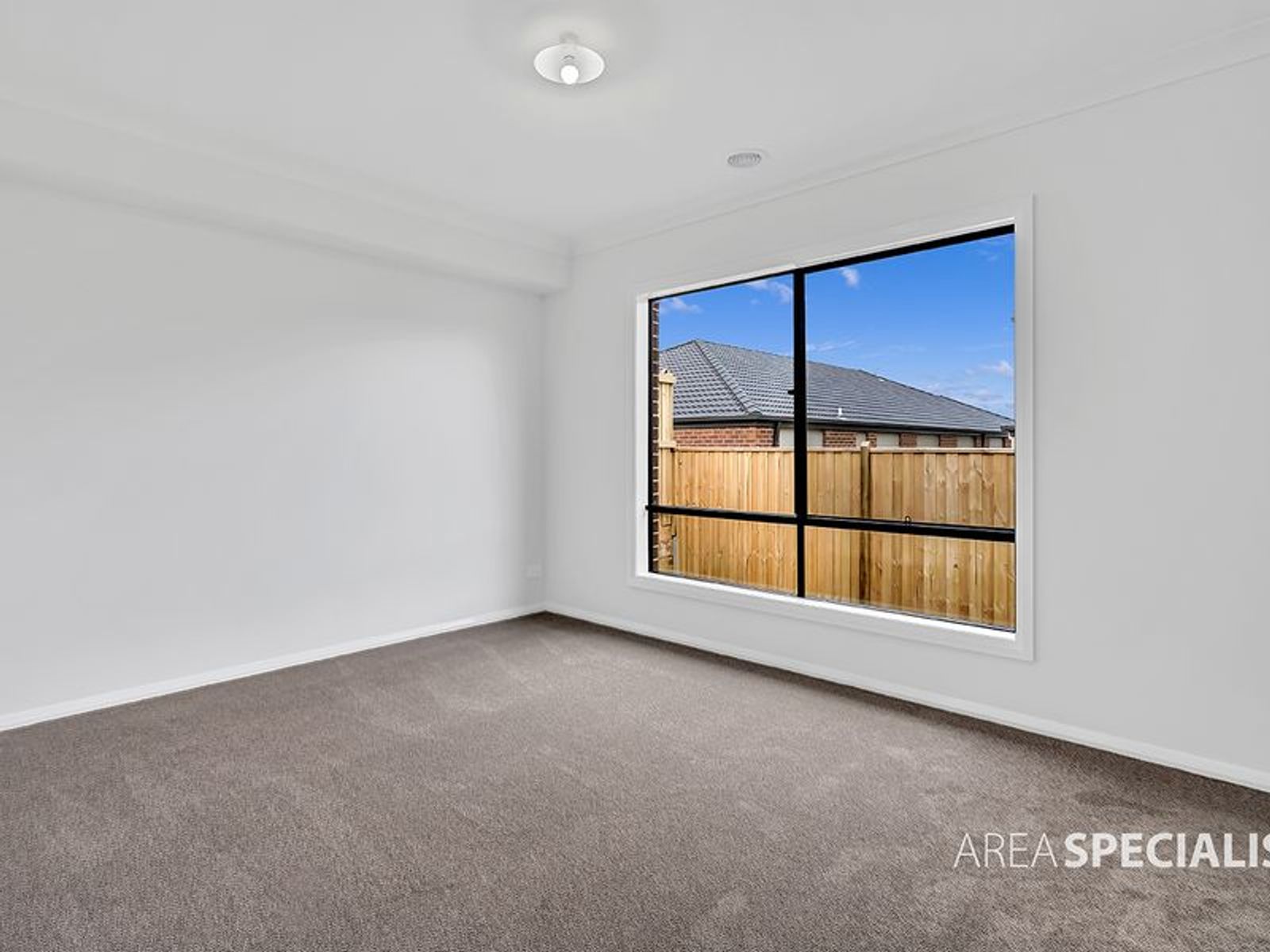29 Kernot Parade, Clyde, Clyde - Thumbnail 5