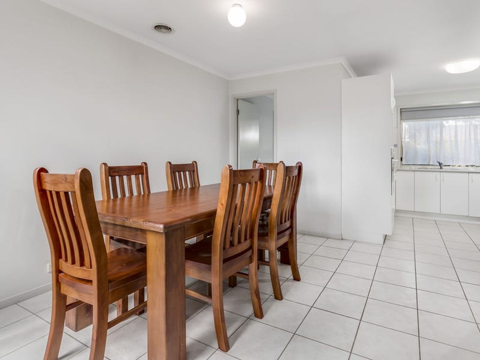 1/5 Ingram Avenue, Glen Waverley, VIC 3150, Glen Waverley - Thumbnail 3