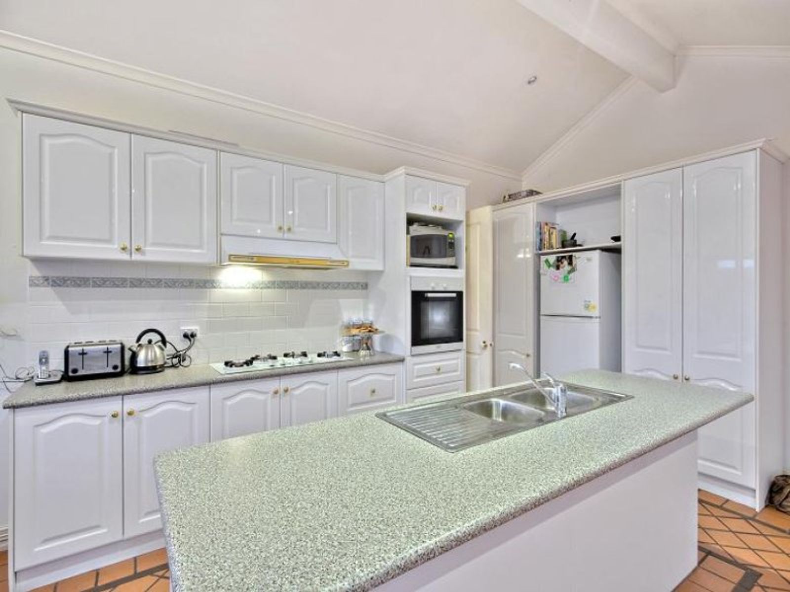 11 Lynda Court, Aspendale Gardens, VIC 3195, Aspendale Gardens - Thumbnail 2