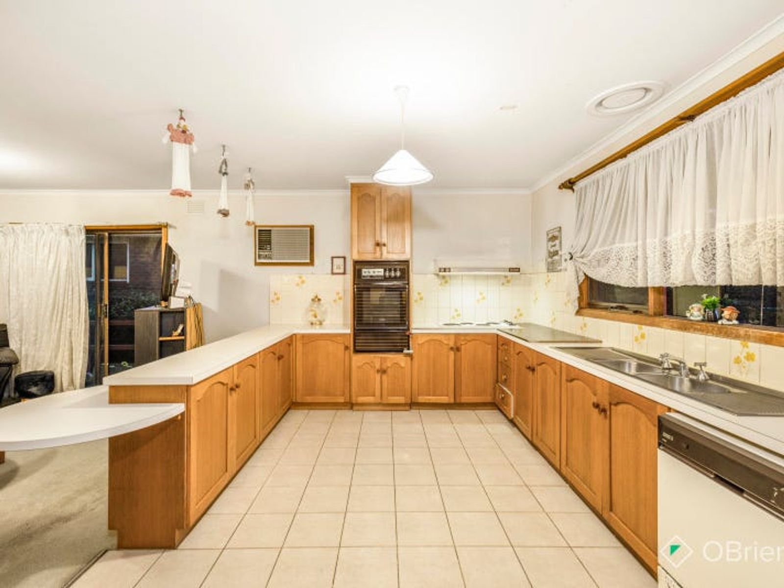 33 Monkhouse Drive, Endeavour Hills, VIC 3802, Endeavour Hills - Thumbnail 2