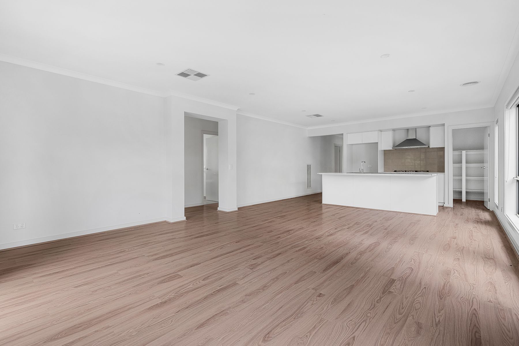 30 Roundhay Crescent, Point Cook, VIC 3030, Point Cook - Thumbnail 5