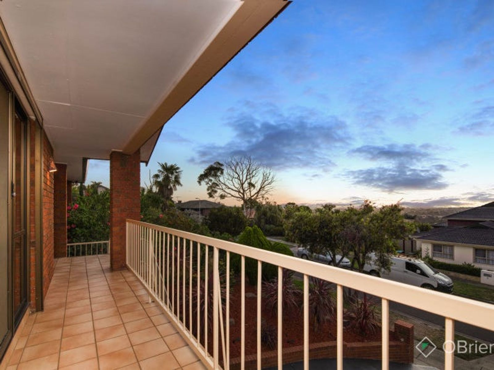 18 Stainsby Close, Endeavour Hills, VIC 3802, Endeavour Hills - Thumbnail 2