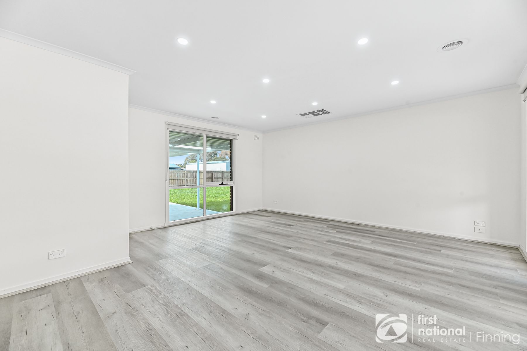 10 Mawson Court, Cranbourne North VIC 3977, Cranbourne North - Thumbnail 5