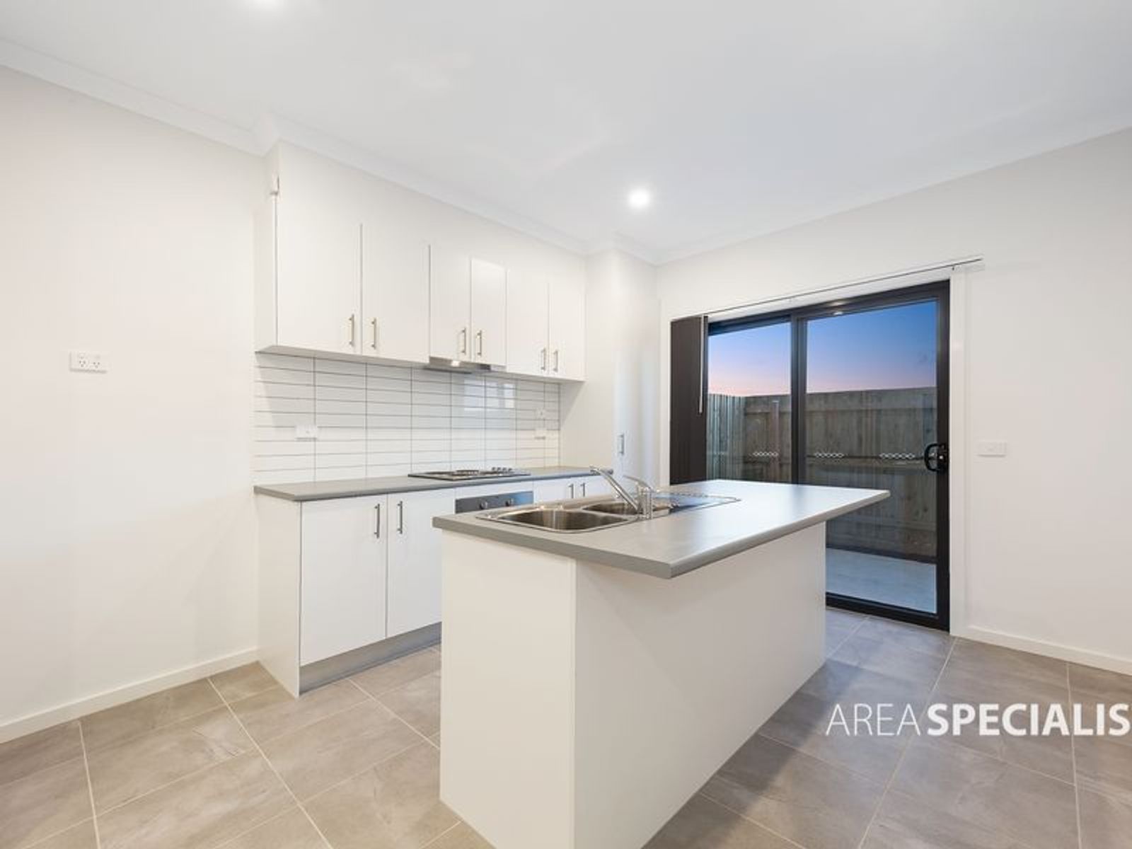 8 Cassius Cct, Cranbourne North, VIC 3977, Cranbourne North - Thumbnail 5