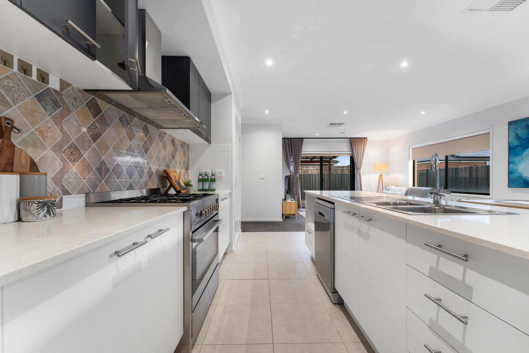 25 Satellite Drive, Werribee, VIC 3030, Werribee - Thumbnail 8