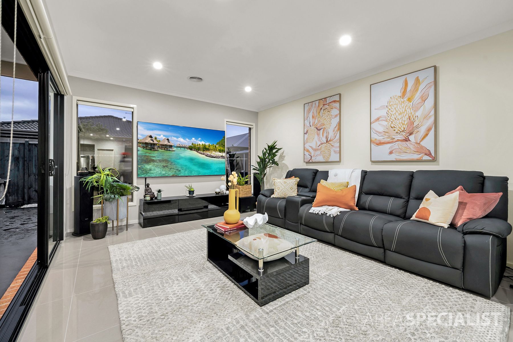 8 Carlyle Crescent, Clyde North, VIC 3978, Clyde North - Thumbnail 3