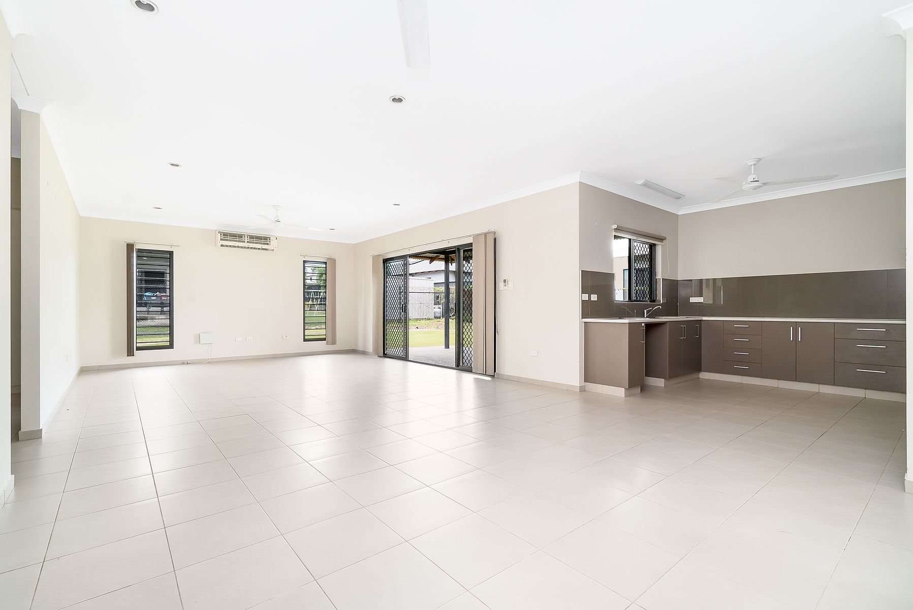 13 Deane Crescent, Rosebery NT 0832, Rosebery - Thumbnail 3