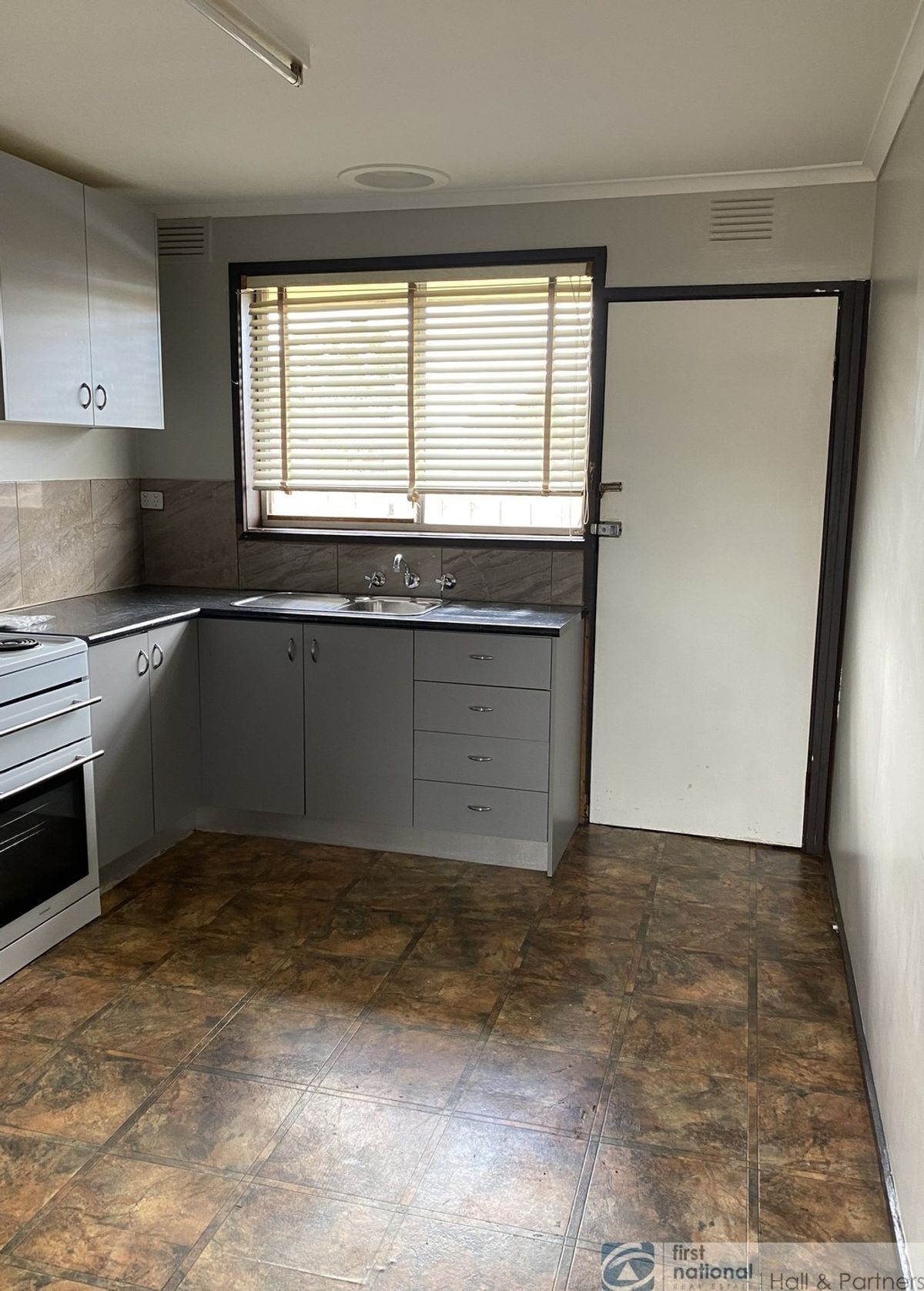 5/245 Gladstone Road, Dandenong VIC 3175, Dandenong - Thumbnail 2