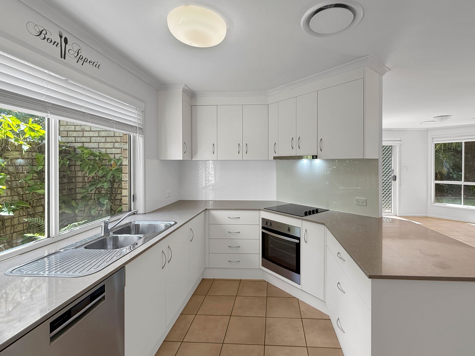 12 Oxford Close, Sippy Downs QLD 4556, Sippy Downs - Thumbnail 2