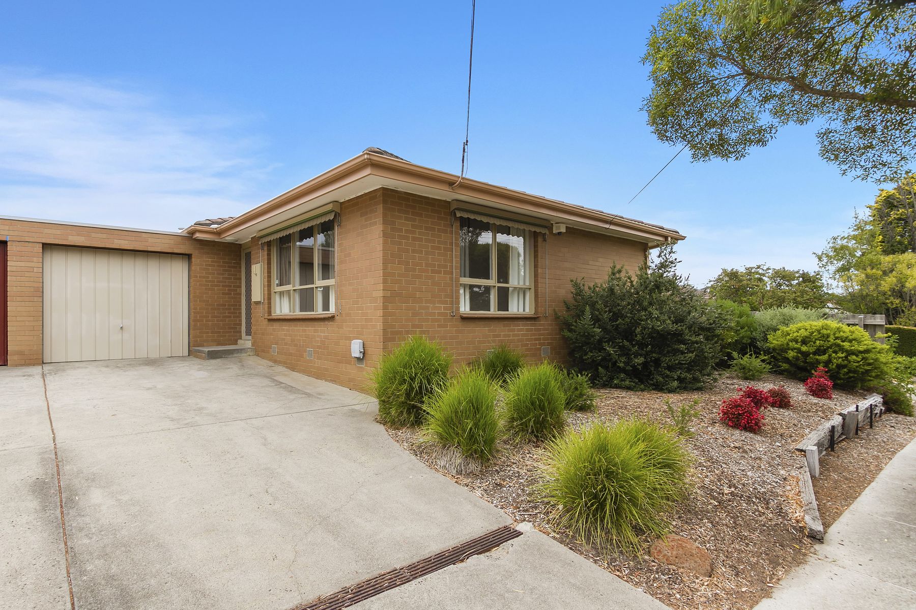 2/10 Armin Street, Scoresby - Image 1