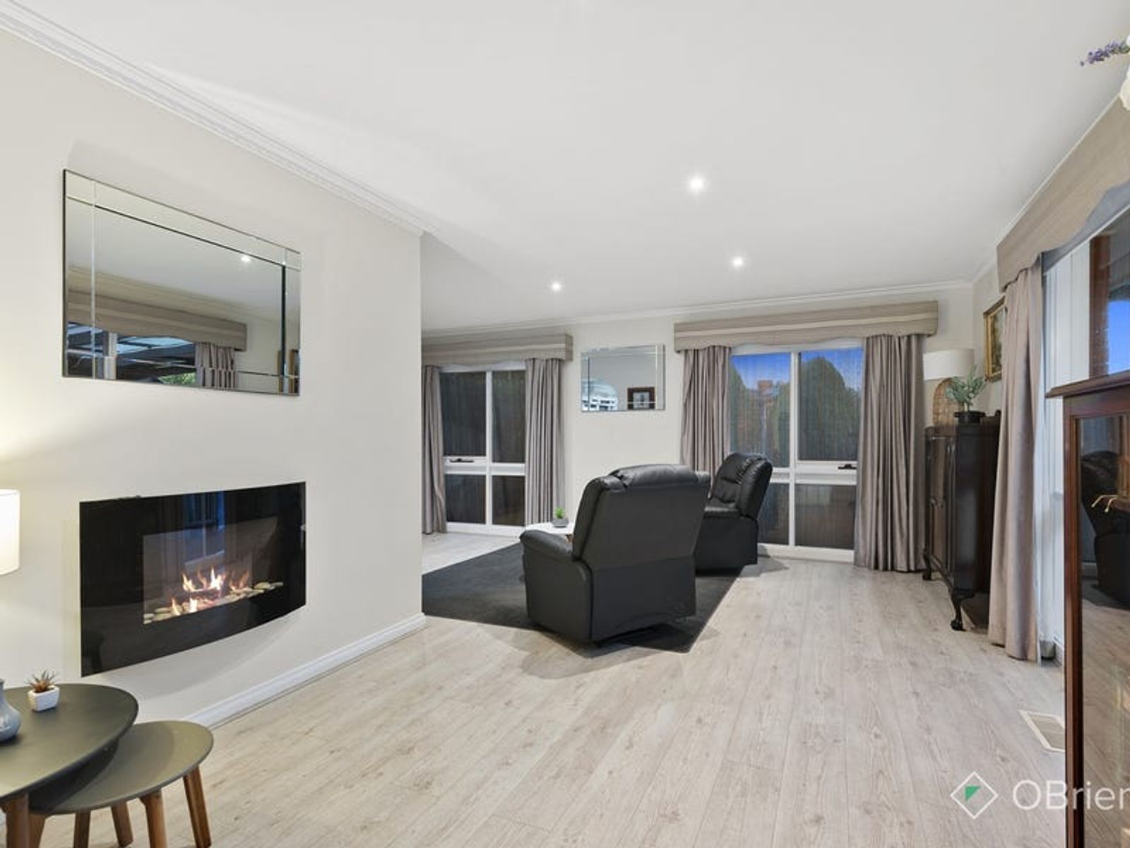 37 John Fawkner Drive, Endeavour Hills, VIC 3802, Endeavour Hills - Thumbnail 2