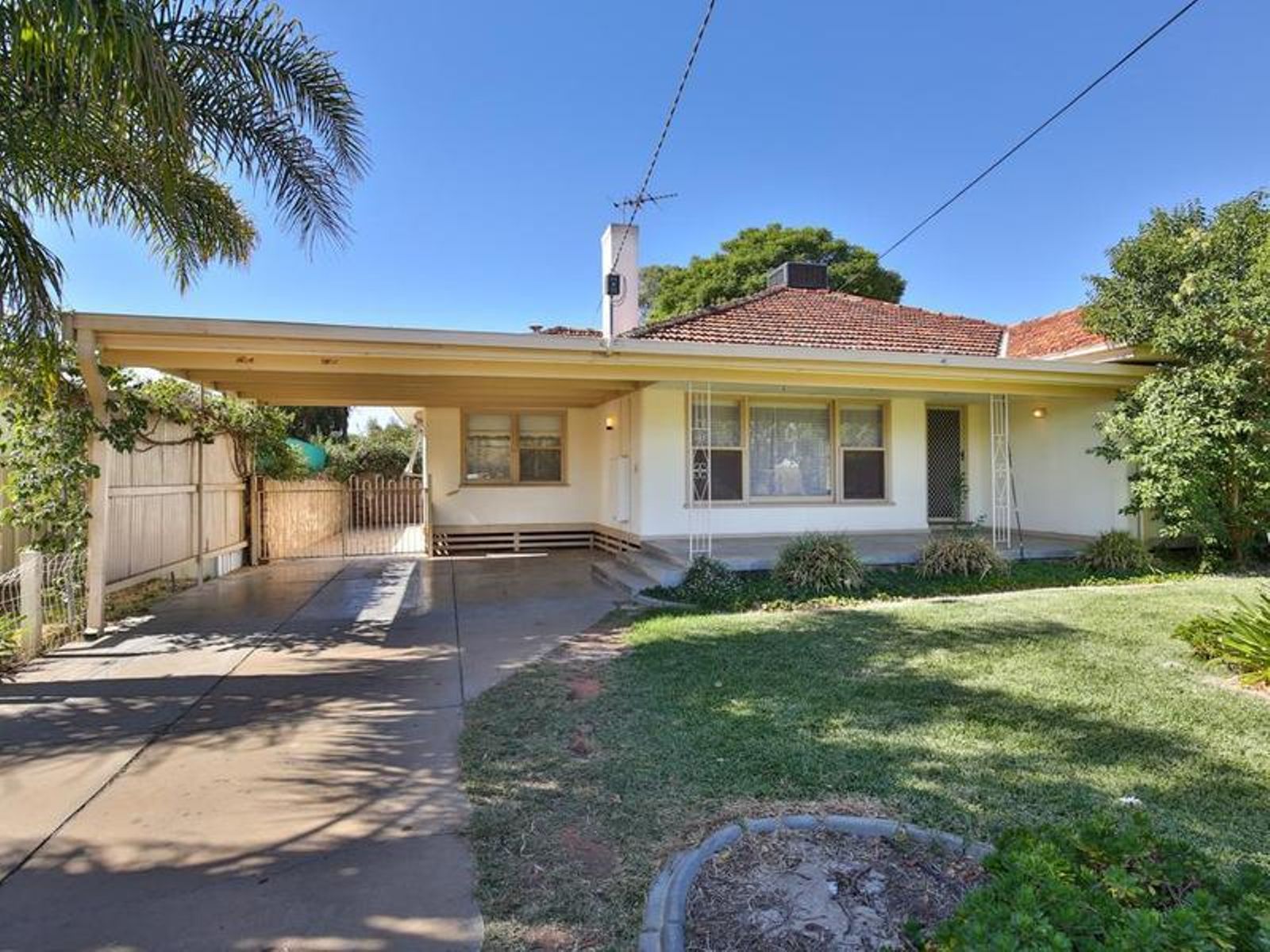 14 Bowen Crescent