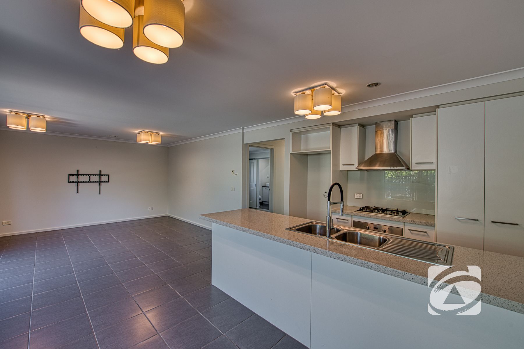 2 Hestia Avenue, Cranbourne West, VIC 3977, Cranbourne West - Thumbnail 2