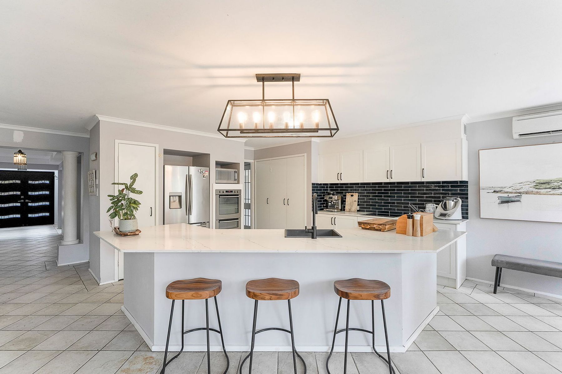 11 Chester Close, Kanwal - Image 1