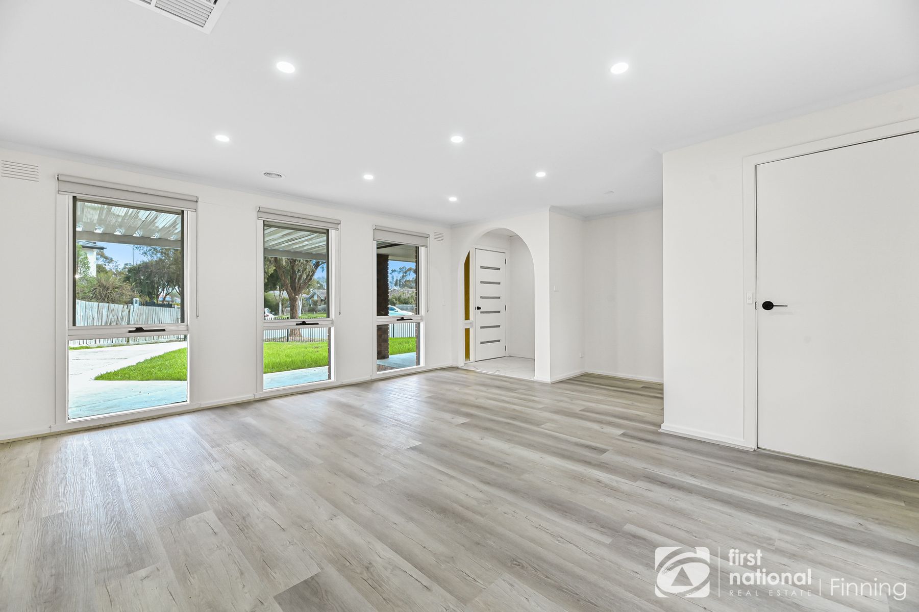 10 Mawson Court, Cranbourne North VIC 3977, Cranbourne North - Thumbnail 3