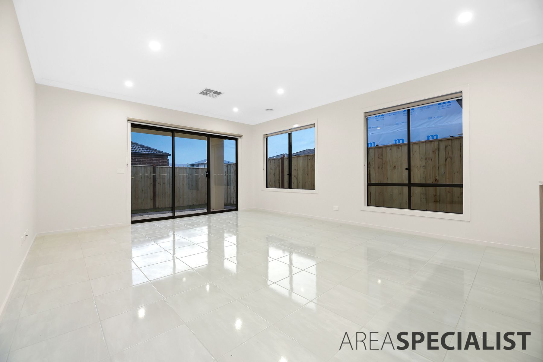 14 Gingera Street, Clyde North, VIC 3978, Clyde North - Thumbnail 2