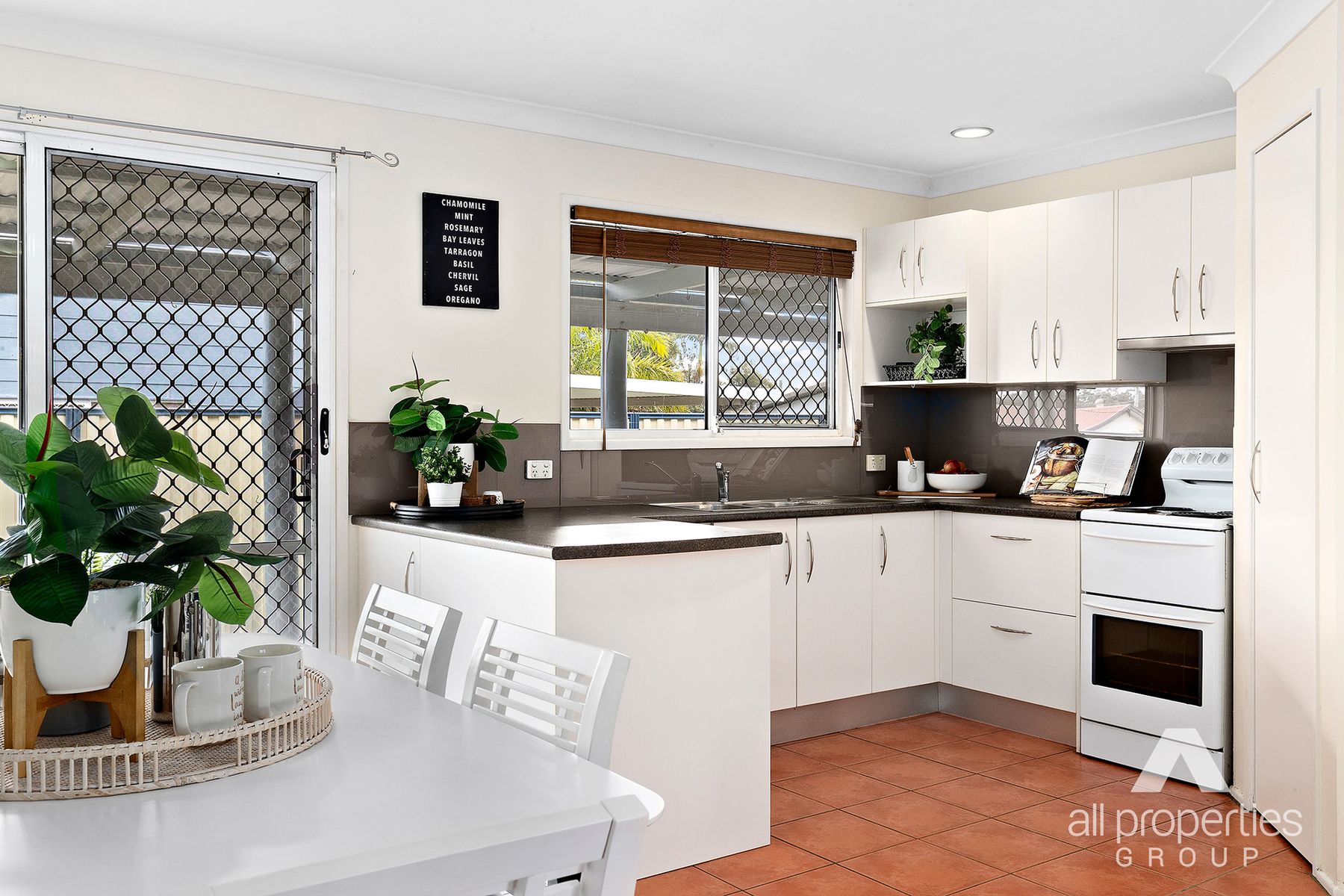 2 Inga Street, Crestmead QLD 4132, Crestmead - Thumbnail 2