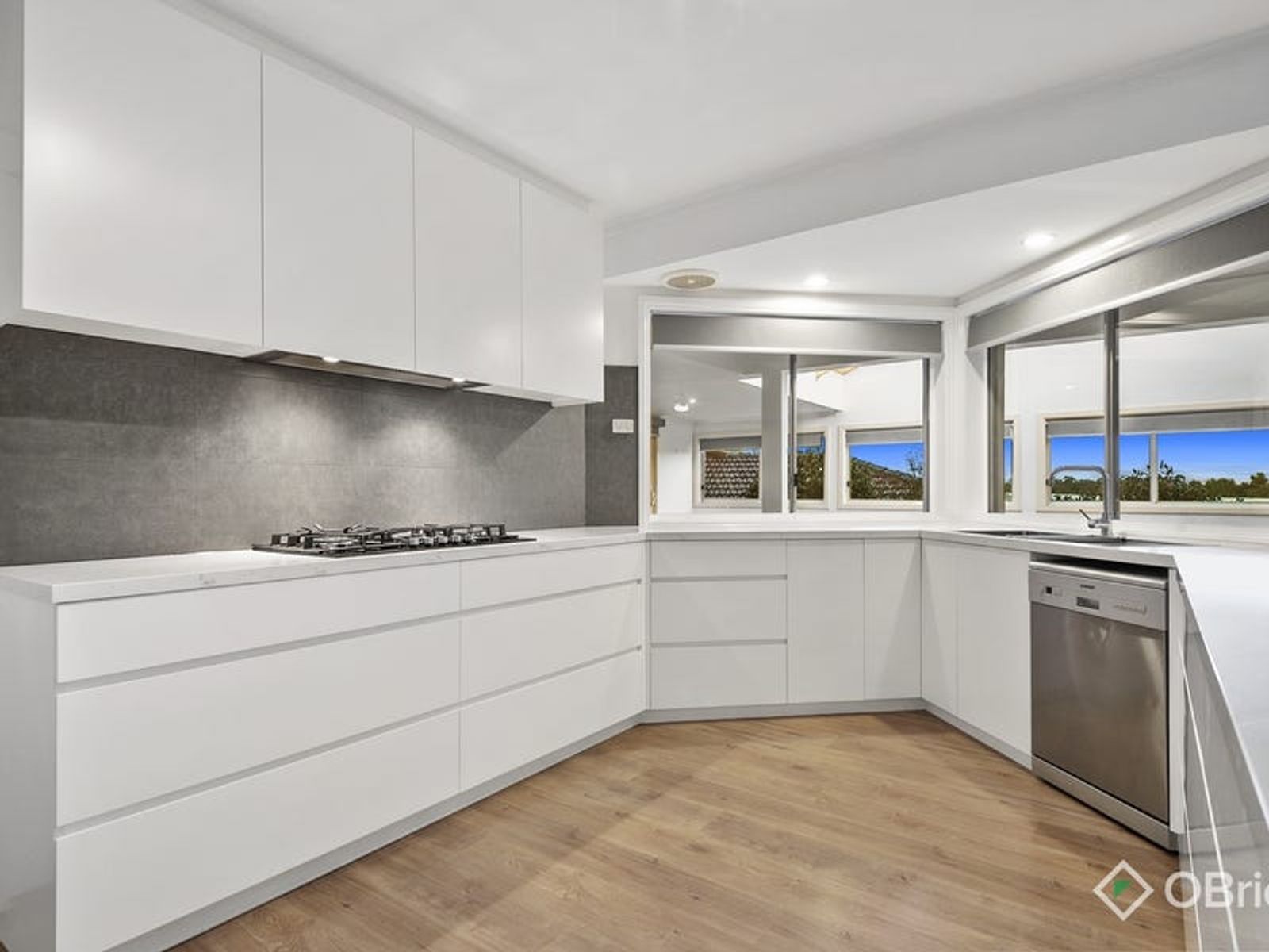 6 Lambert Court, Endeavour Hills, VIC 3802, Endeavour Hills - Thumbnail 2