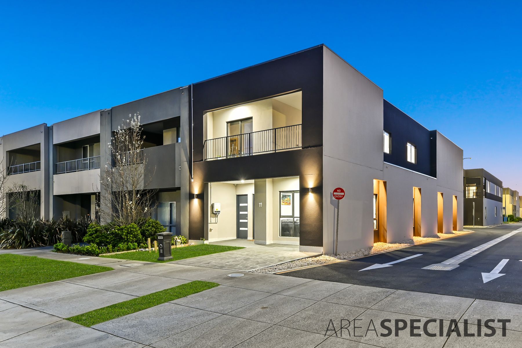 11 Fergus Lane, Cranbourne West, VIC 3977, Cranbourne West - Thumbnail 2