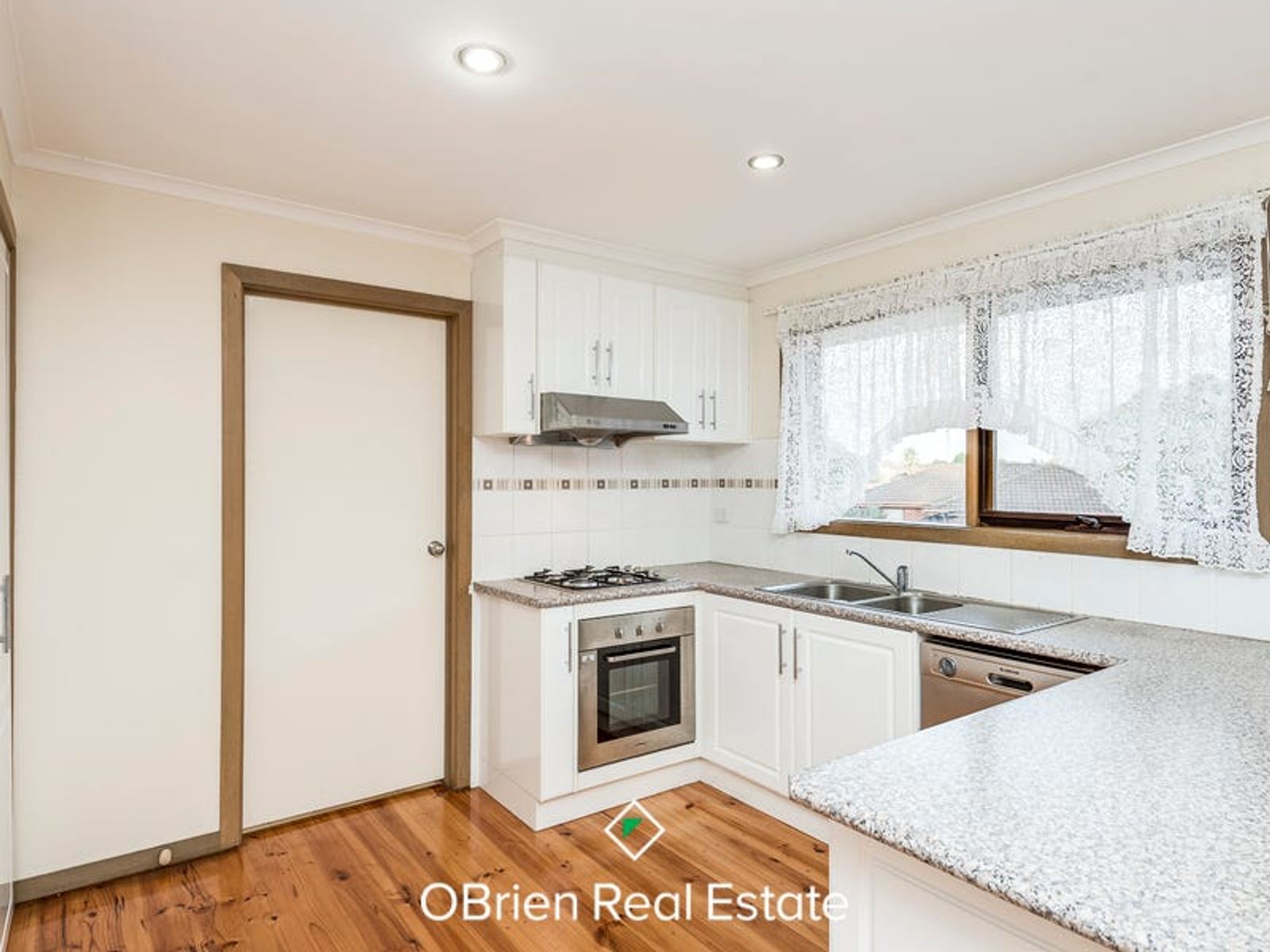2 Singleton Drive, Endeavour Hills, VIC 3802, Endeavour Hills - Thumbnail 2