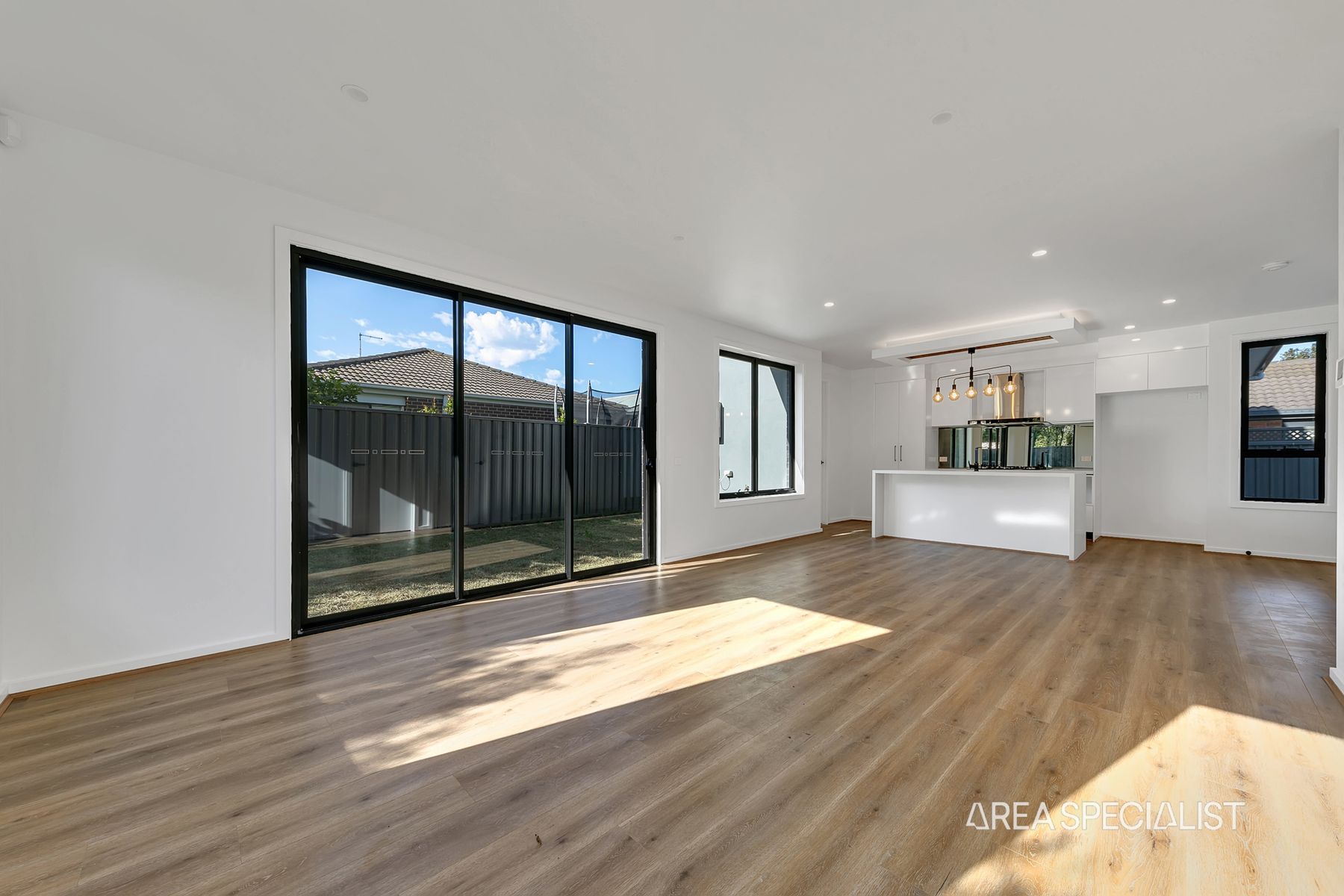 3/10 Stringybark Close, Manor Lakes, Manor Lakes - Thumbnail 2