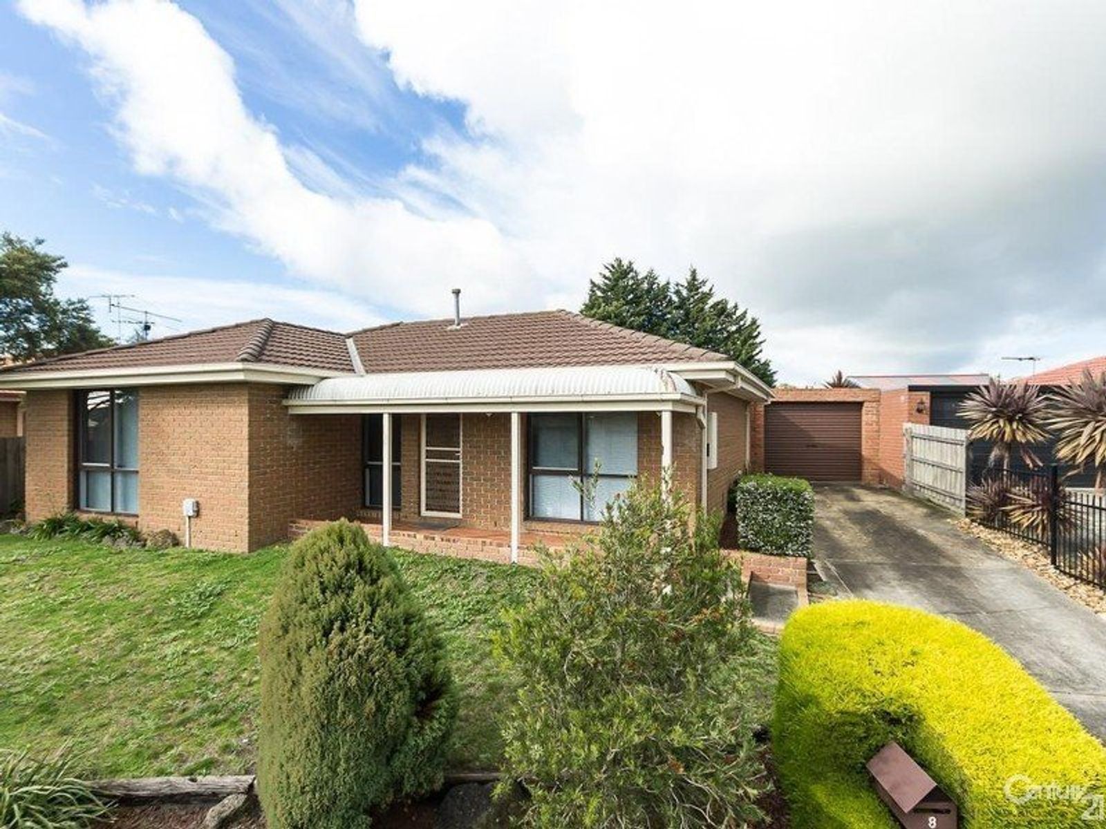 8 Josephine Avenue, Cranbourne North - Thumbnail 3