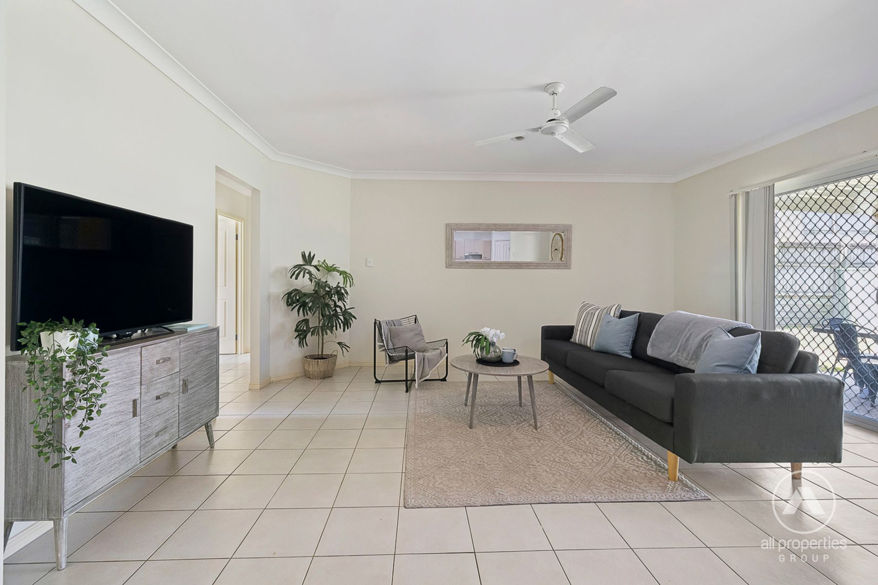 16 Hill End Avenue, Hillcrest QLD 4118, Hillcrest - Thumbnail 5