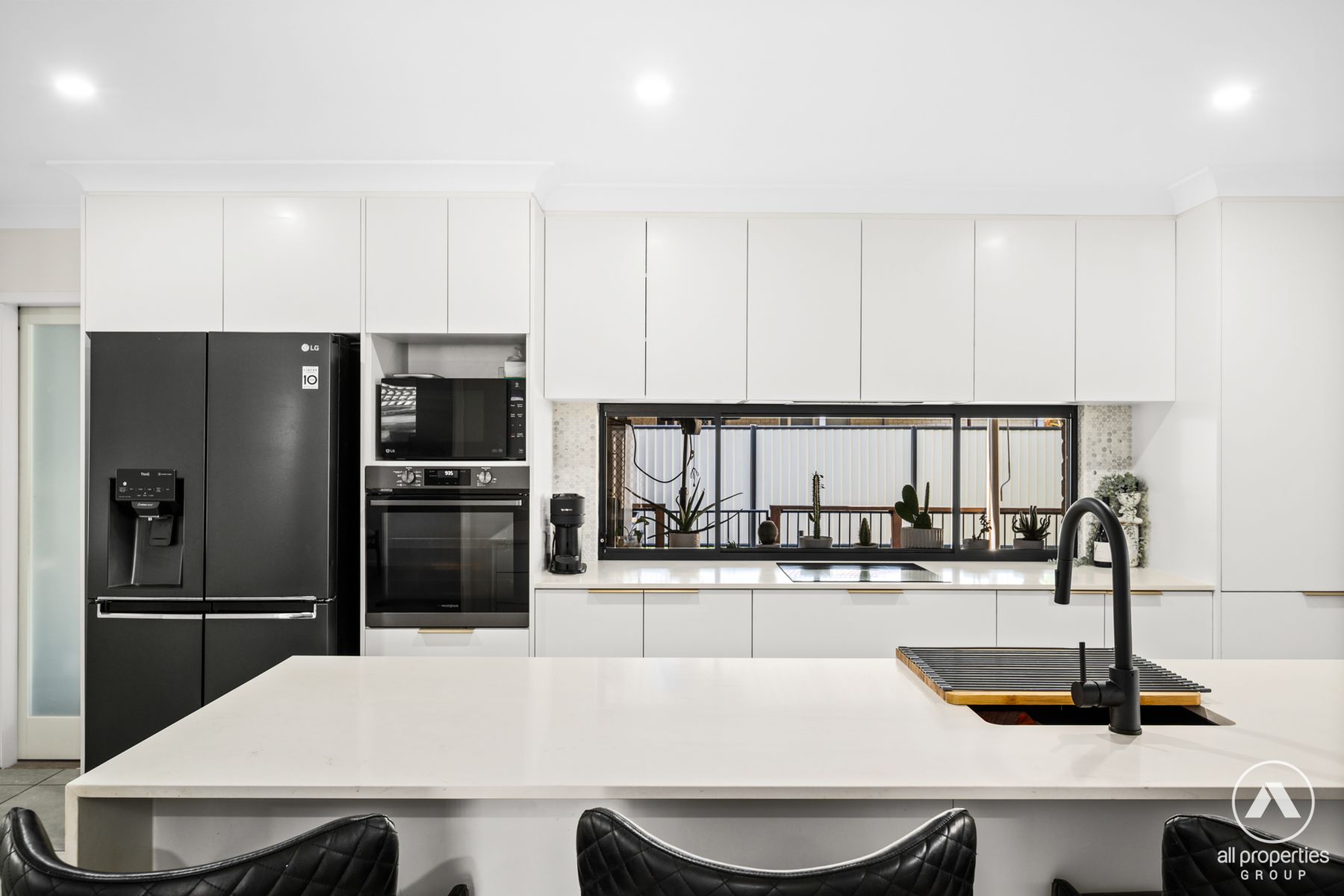 8 Lake Cootharaba Place, Logan Reserve QLD 4133, Logan Reserve - Thumbnail 2