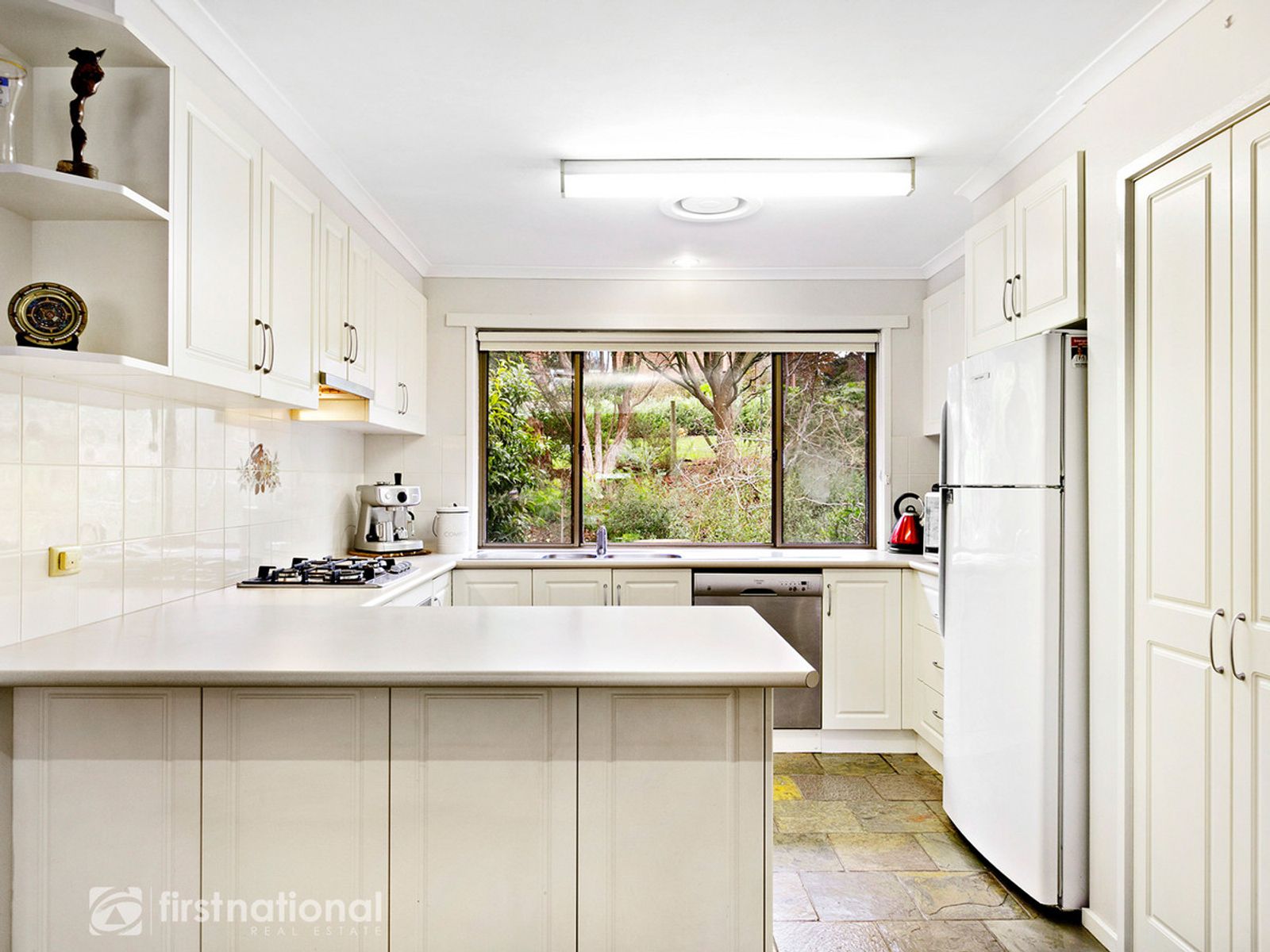 10 Pine Grove, Warragul, VIC 3820, Warragul - Thumbnail 5