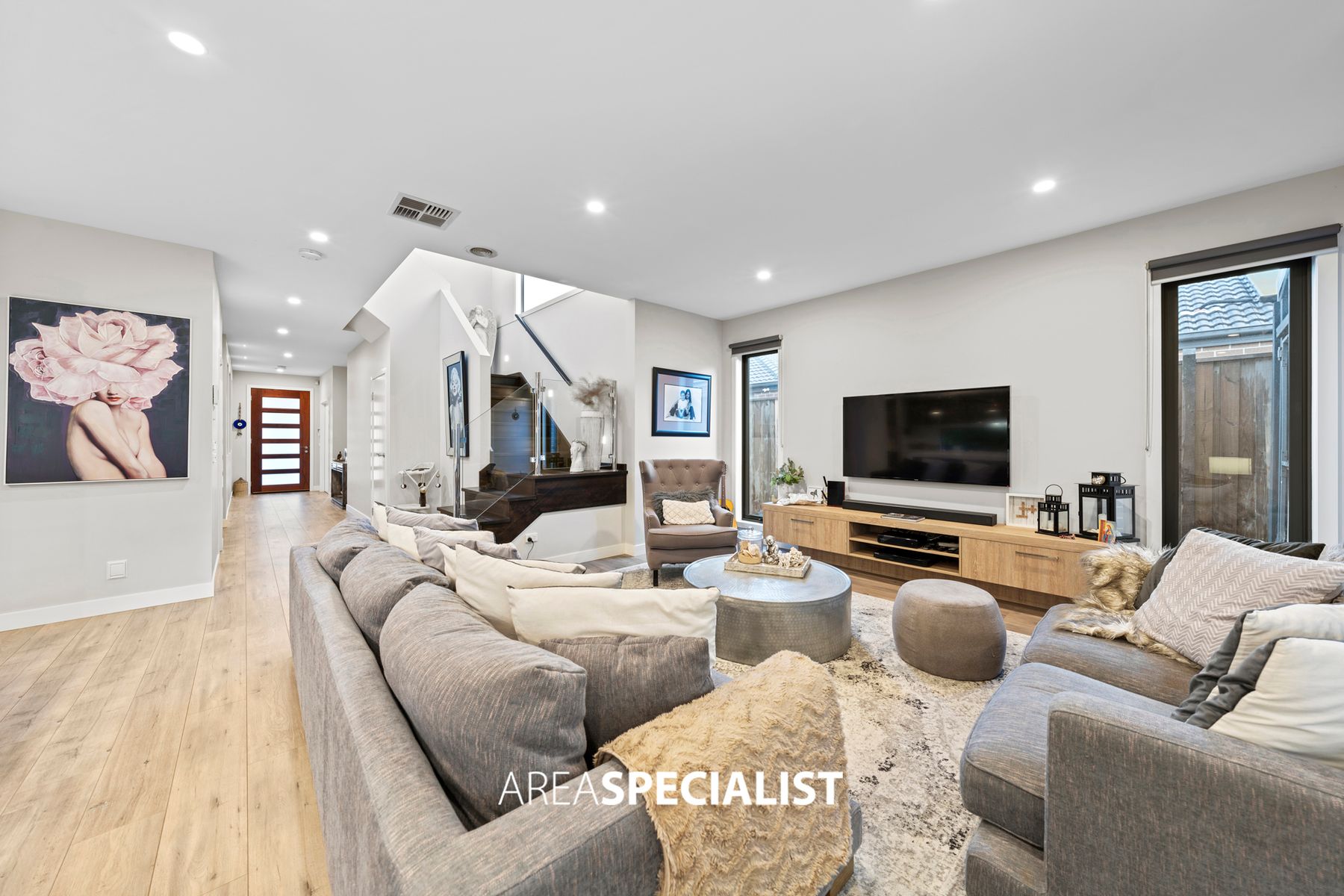 26 Hallyburton Drive, Clyde North, VIC 3978, Clyde North - Thumbnail 3
